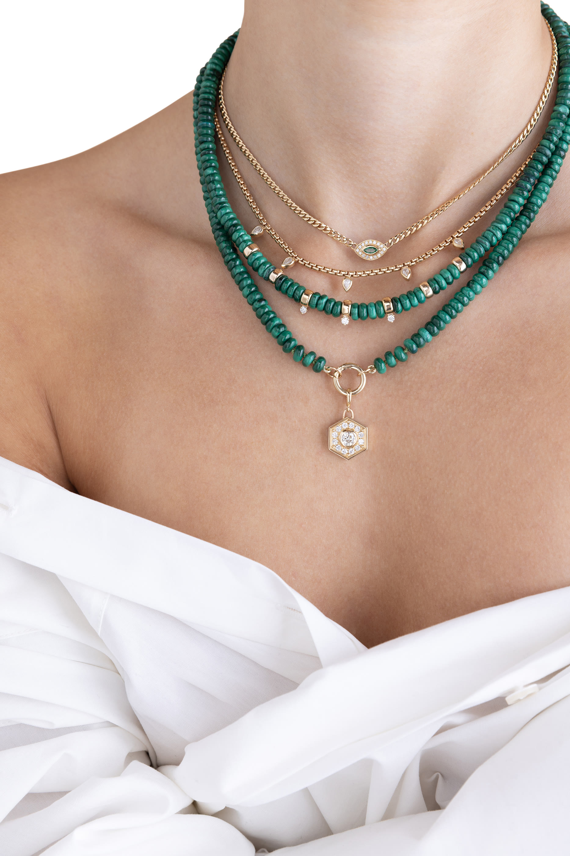 قلادة سلسلة هالو كيرب صغيرة مرصعة بماس وزمرد، ذهب أصفر عيار 14