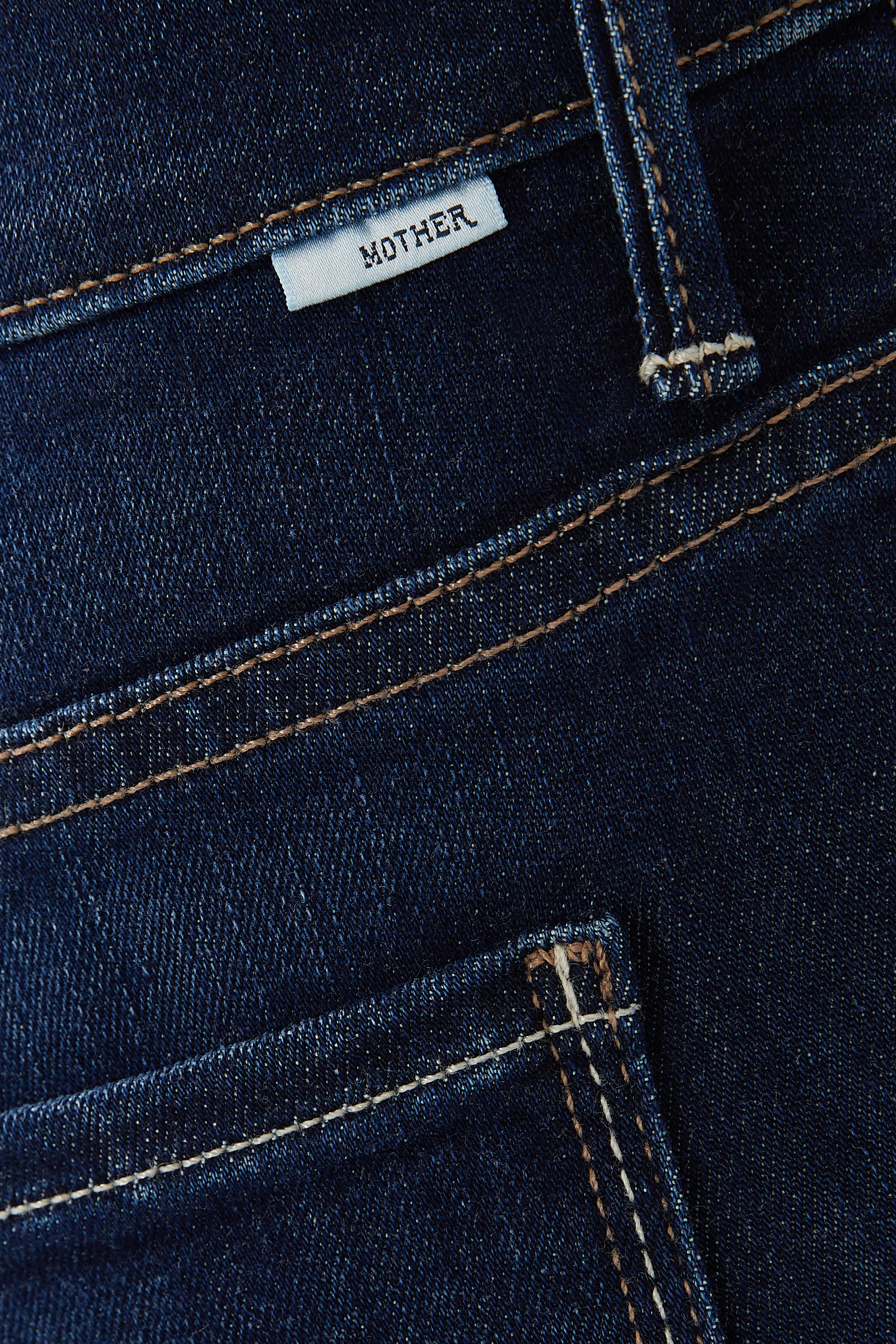 بنطال جينز انسايد قصير بحواف منسلة