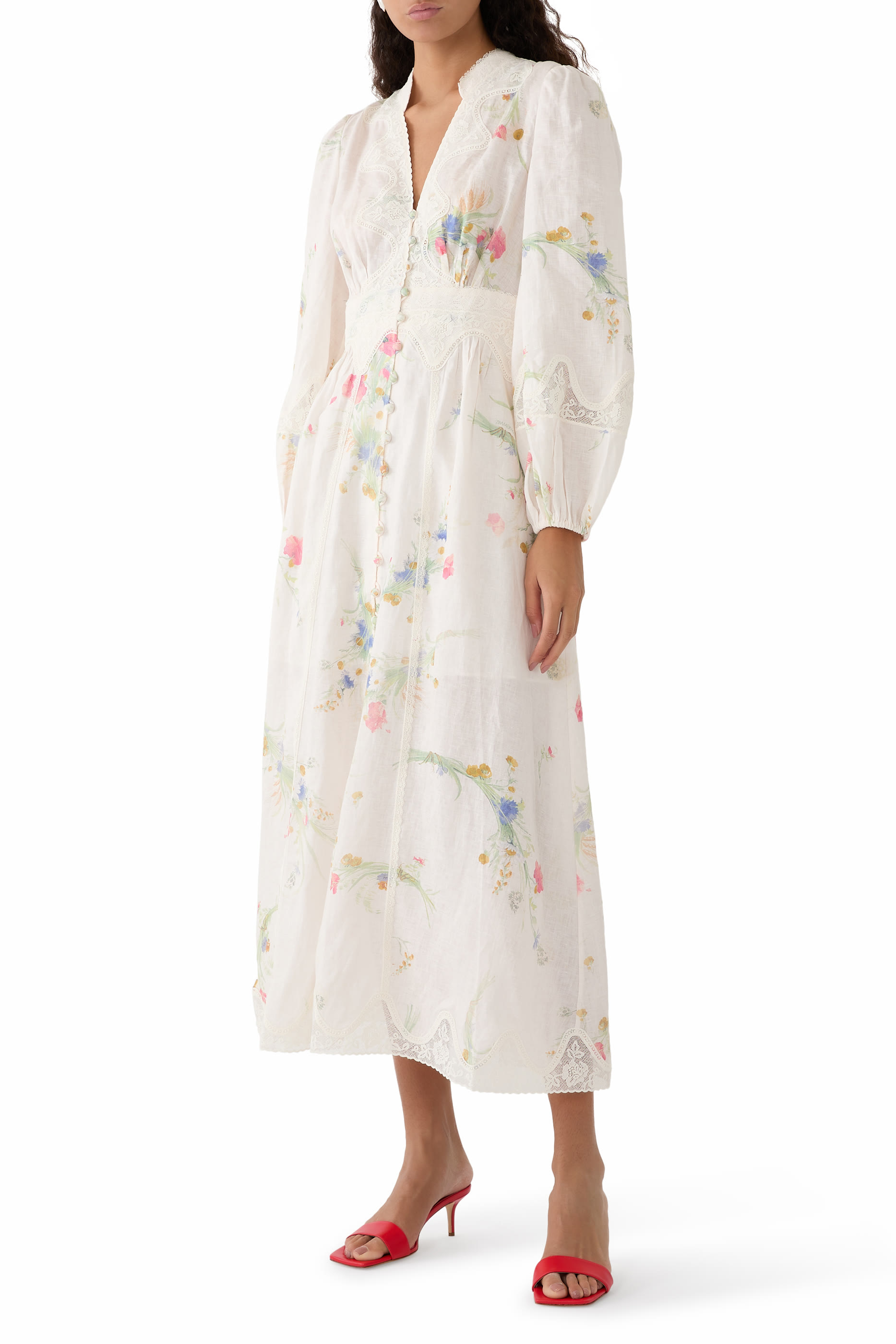 فستان لاكي متوسط الطول بياقة عميقة دانتيل