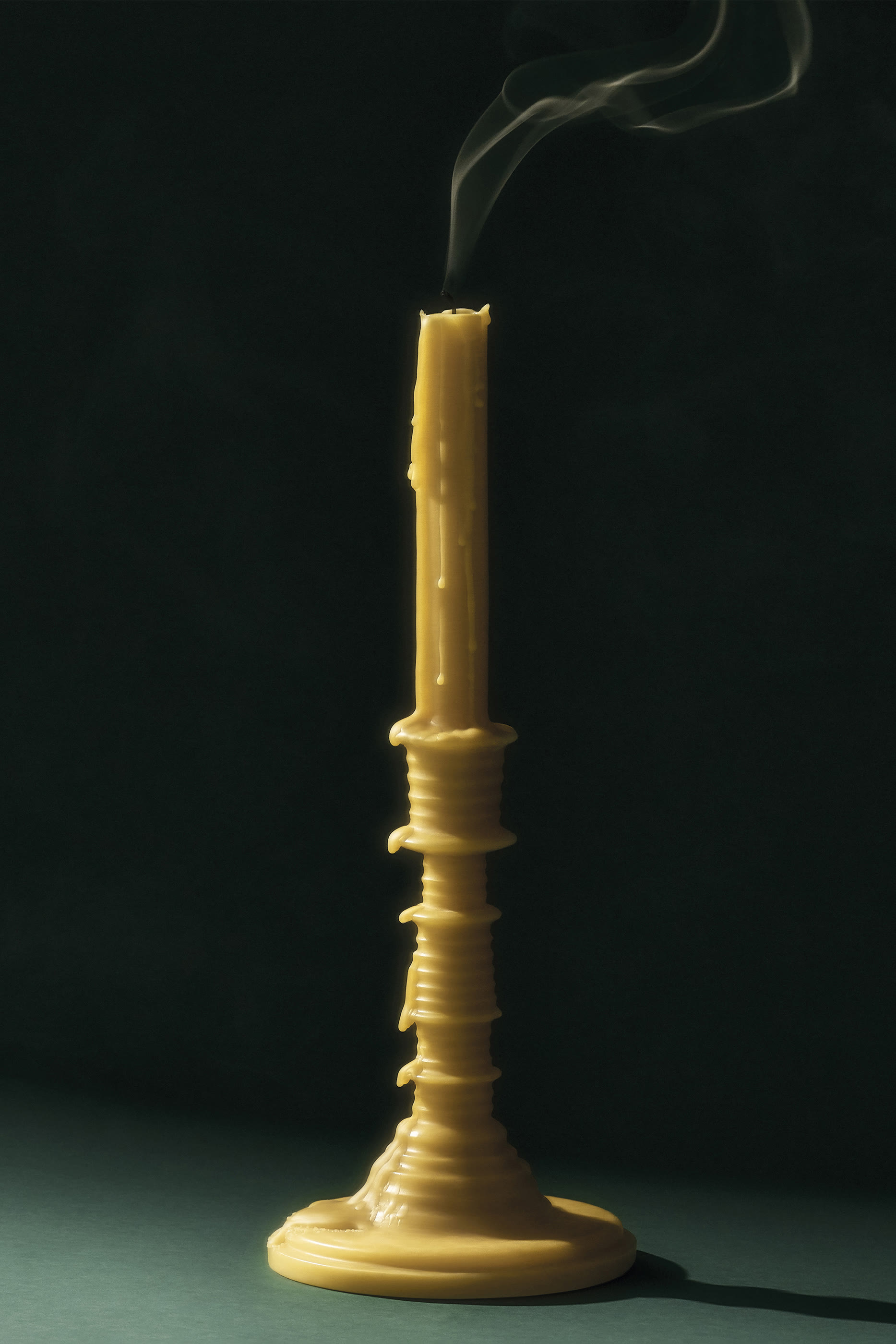 شمعة بتصميم حامل شموع شمع عسل طبيعي