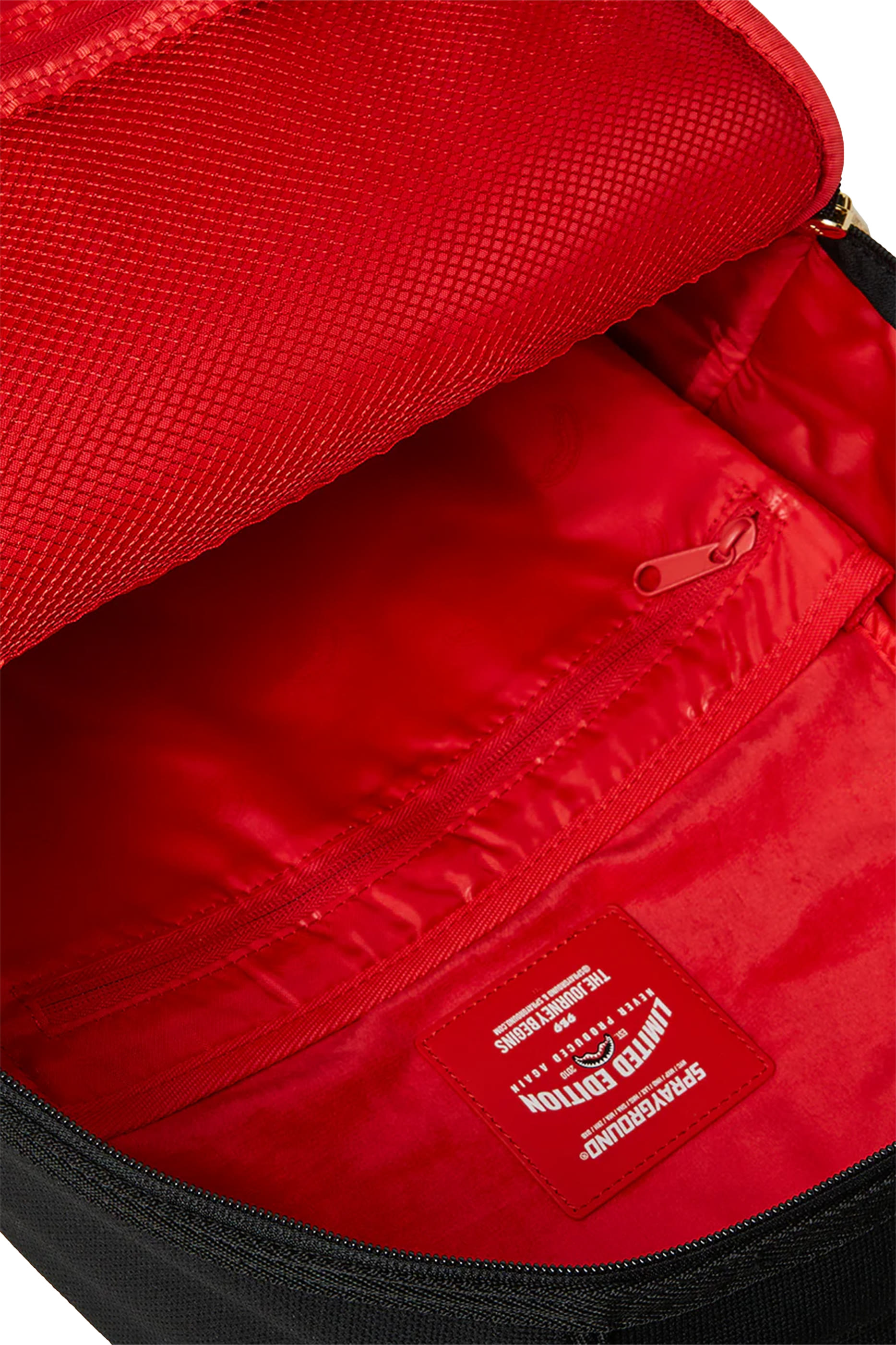 حقيبة ظهر بعبارة تشارك سنترال قماش منسوج