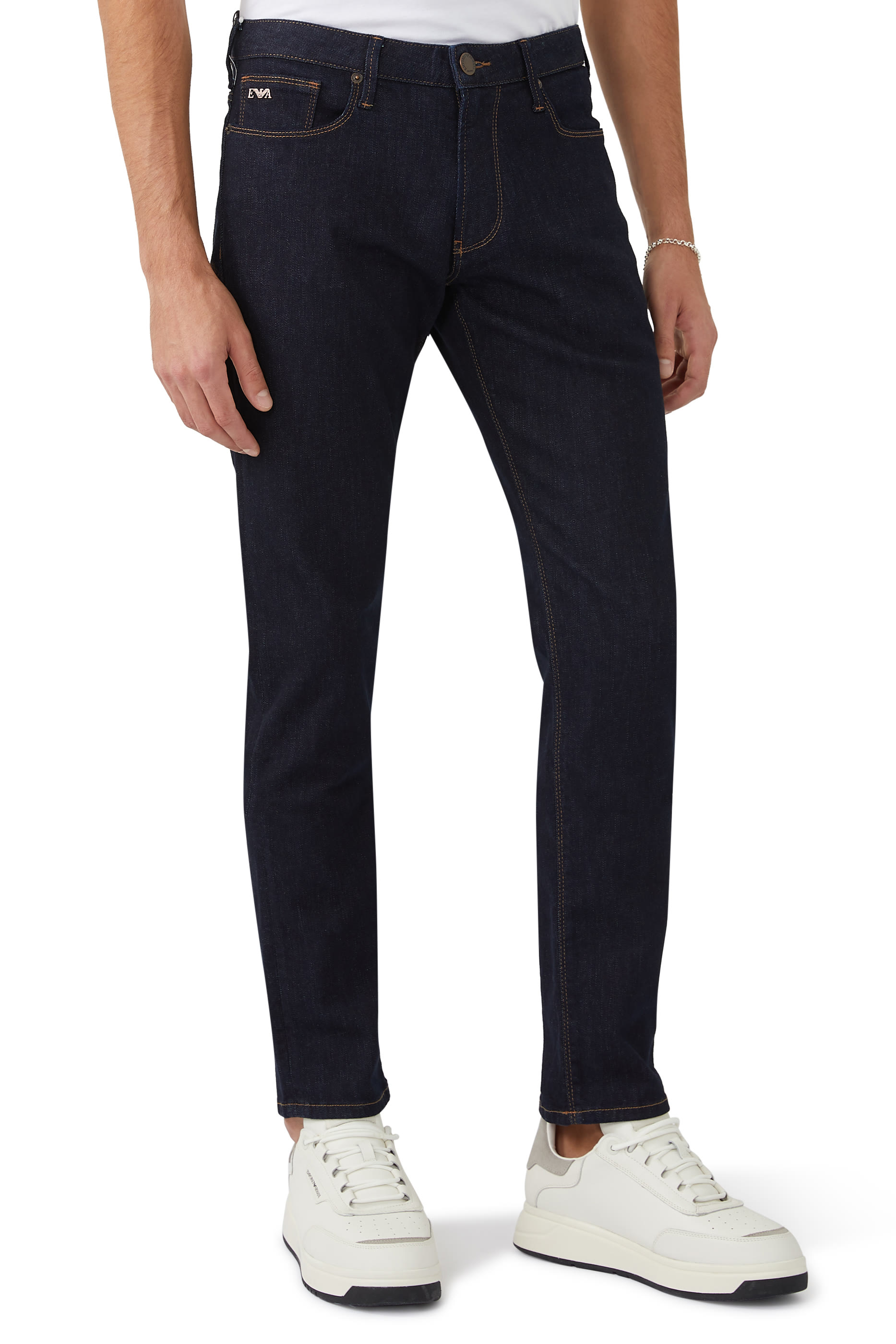 بنطال جينز بقصة ضيقة