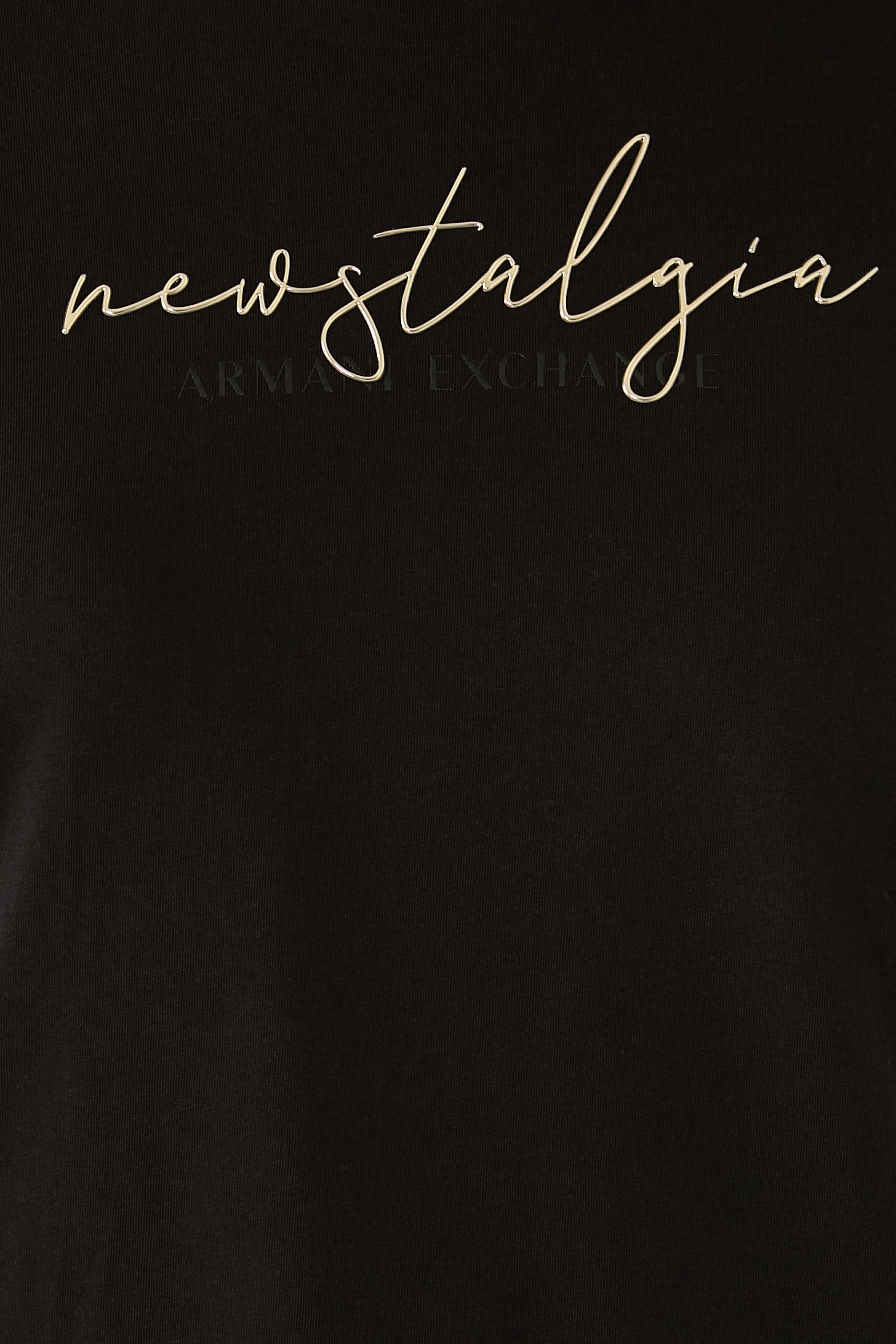 تيشيرت سالين دو جيرود بقصة مربعة ونقشة حروف شعار الماركة