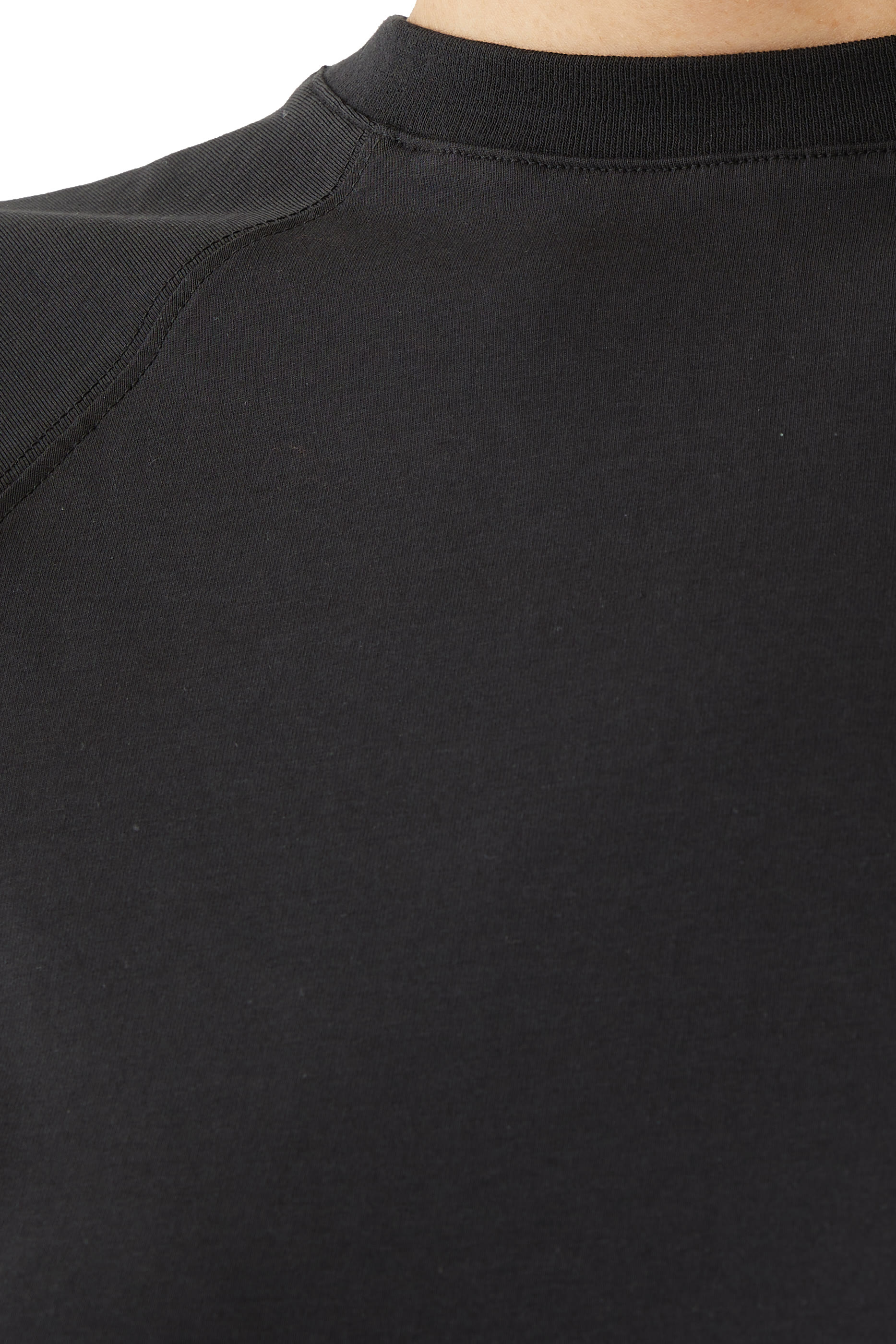 تيشيرت قصير