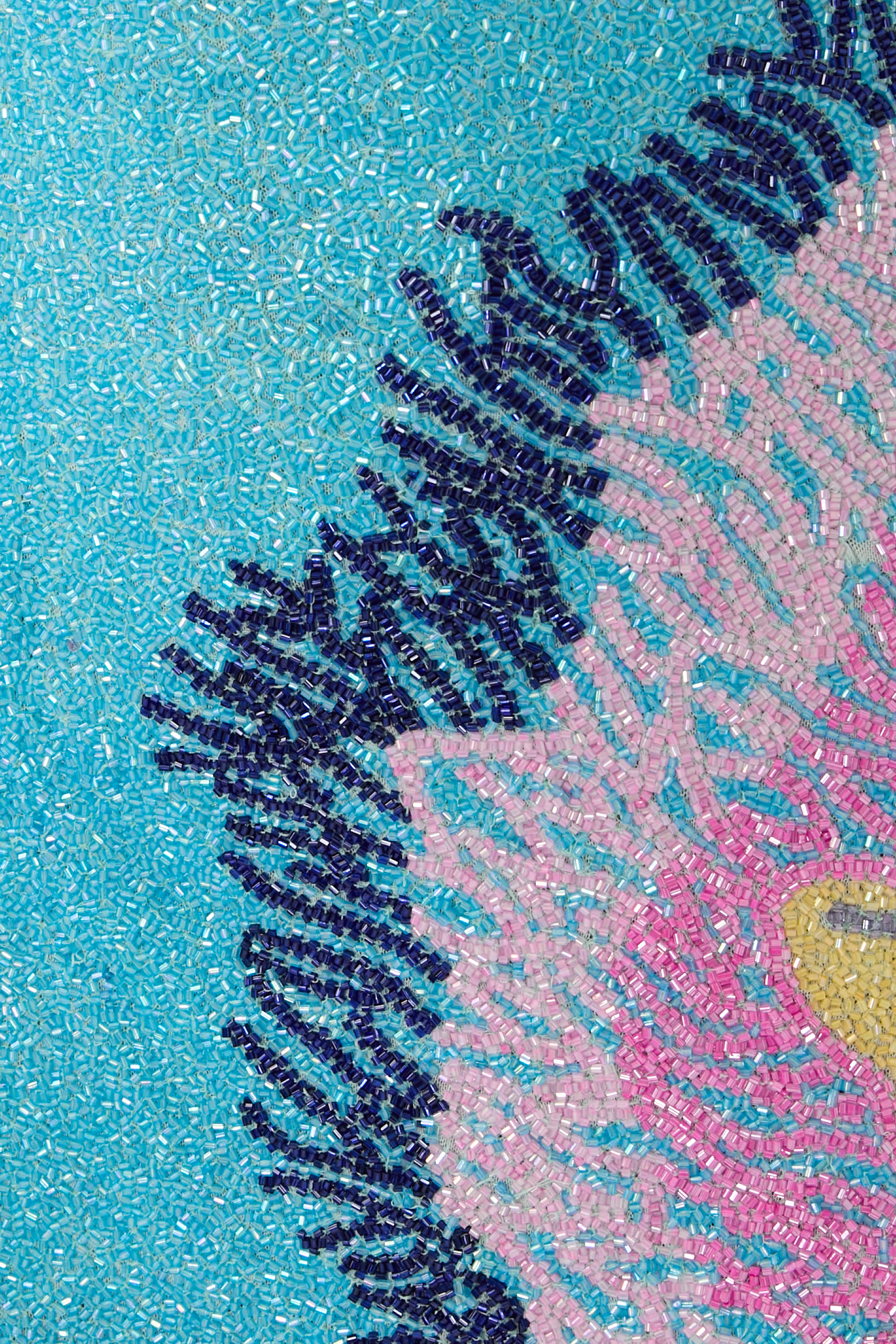 فستان أديلين كورال مطرز يدويًا بالخرز