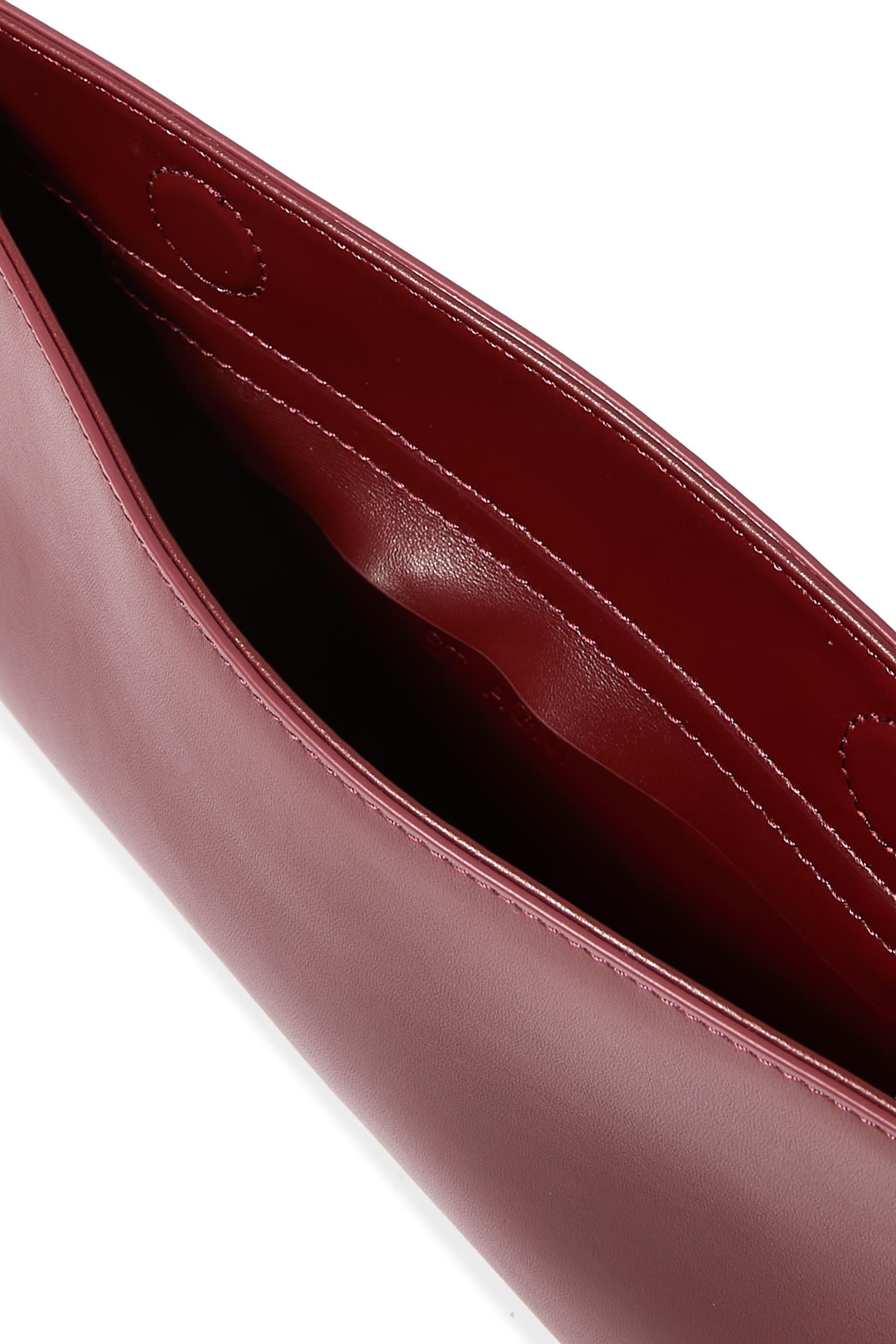 حقيبة بتصميم مستوحى من التسعينات وحزام