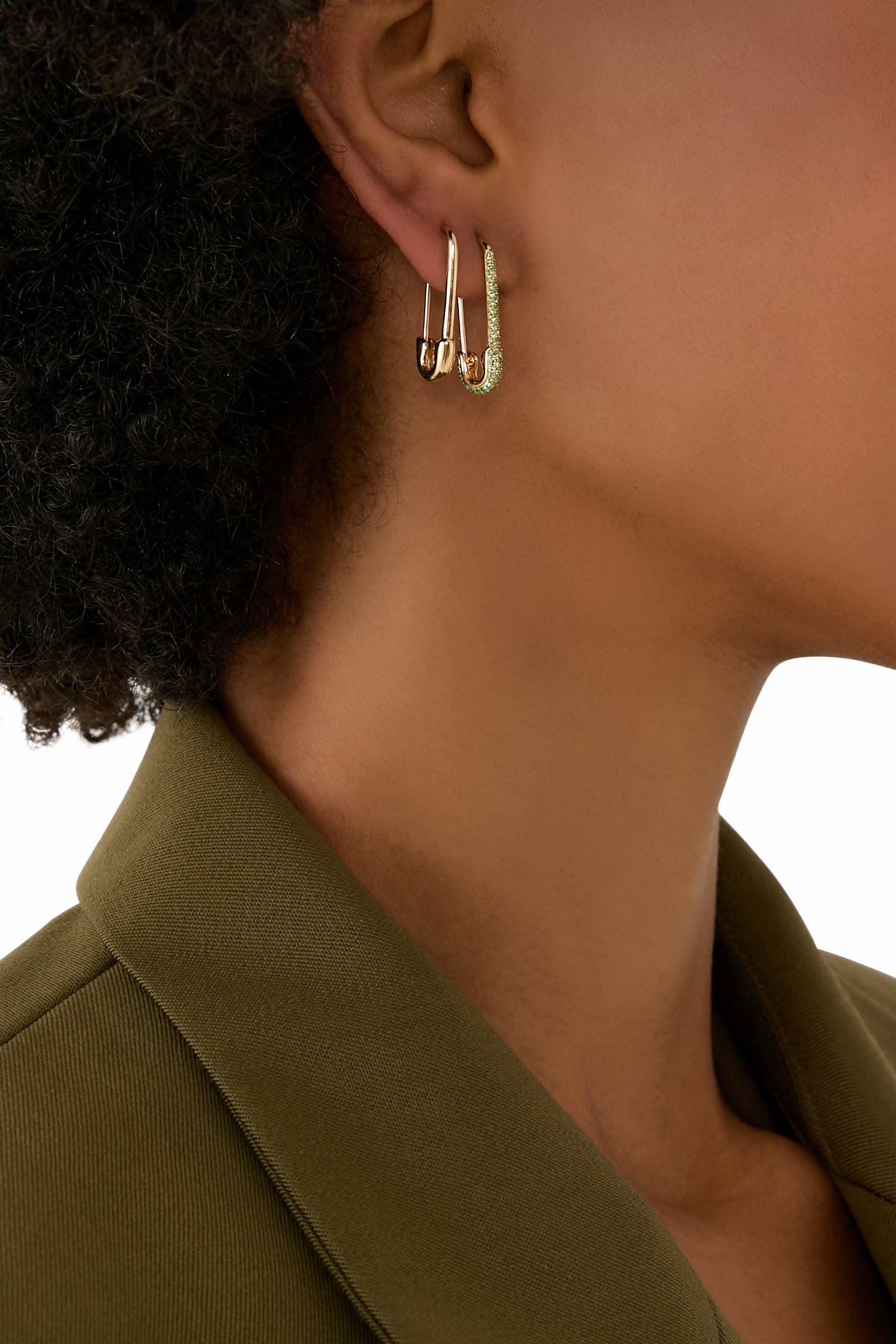 أقراط بتصميم دبوس كلاسيكي، ذهب أصفر عيار 18