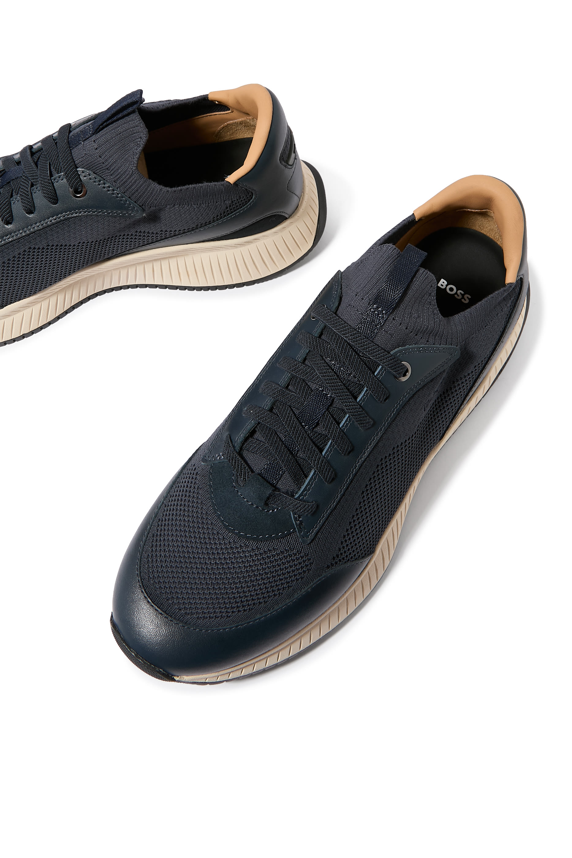 سنيكرز تي تي أن ام إيفو بجزء علوي منسوج