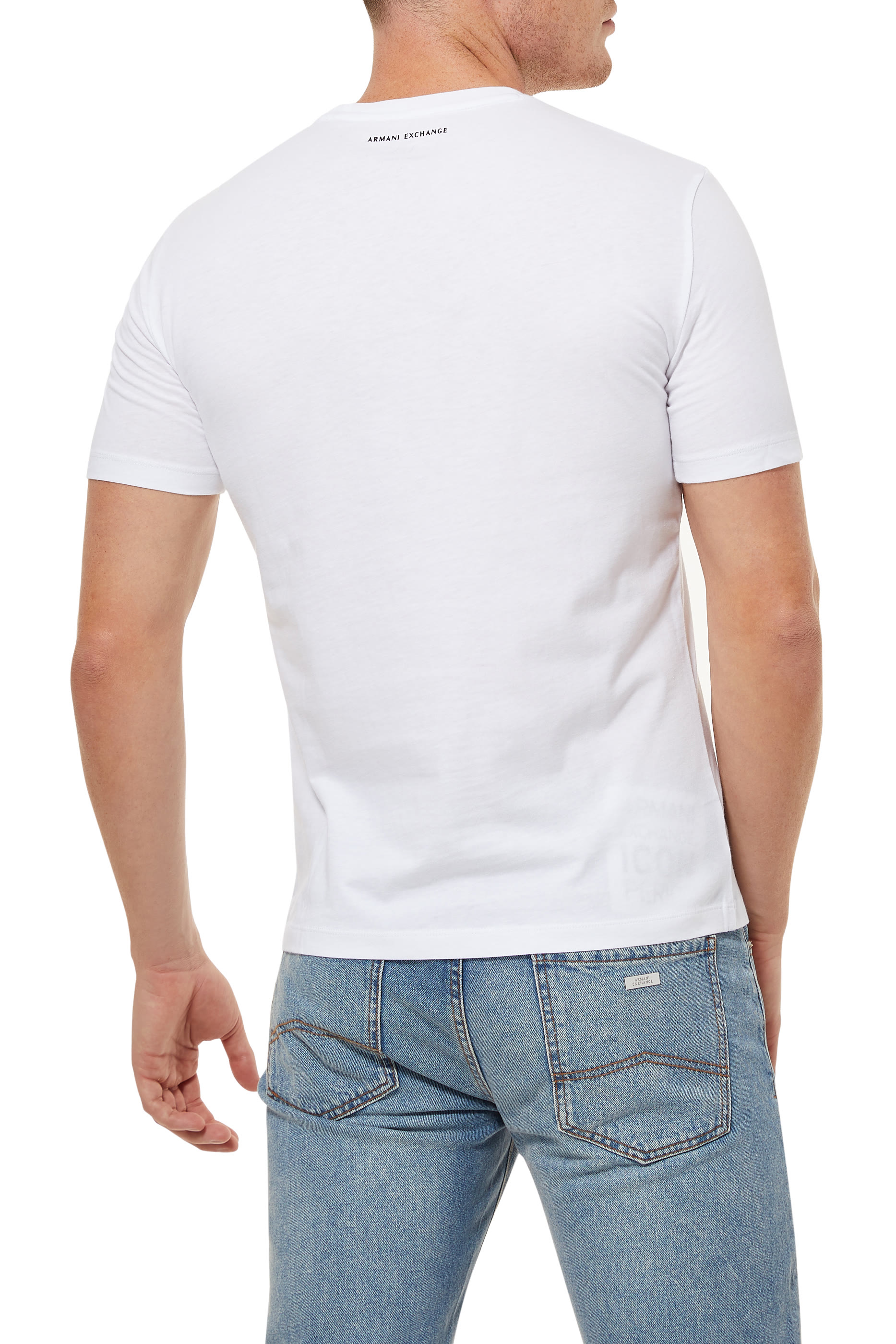 تيشيرت بطبعة شعار الماركة بنقشة مثلثات