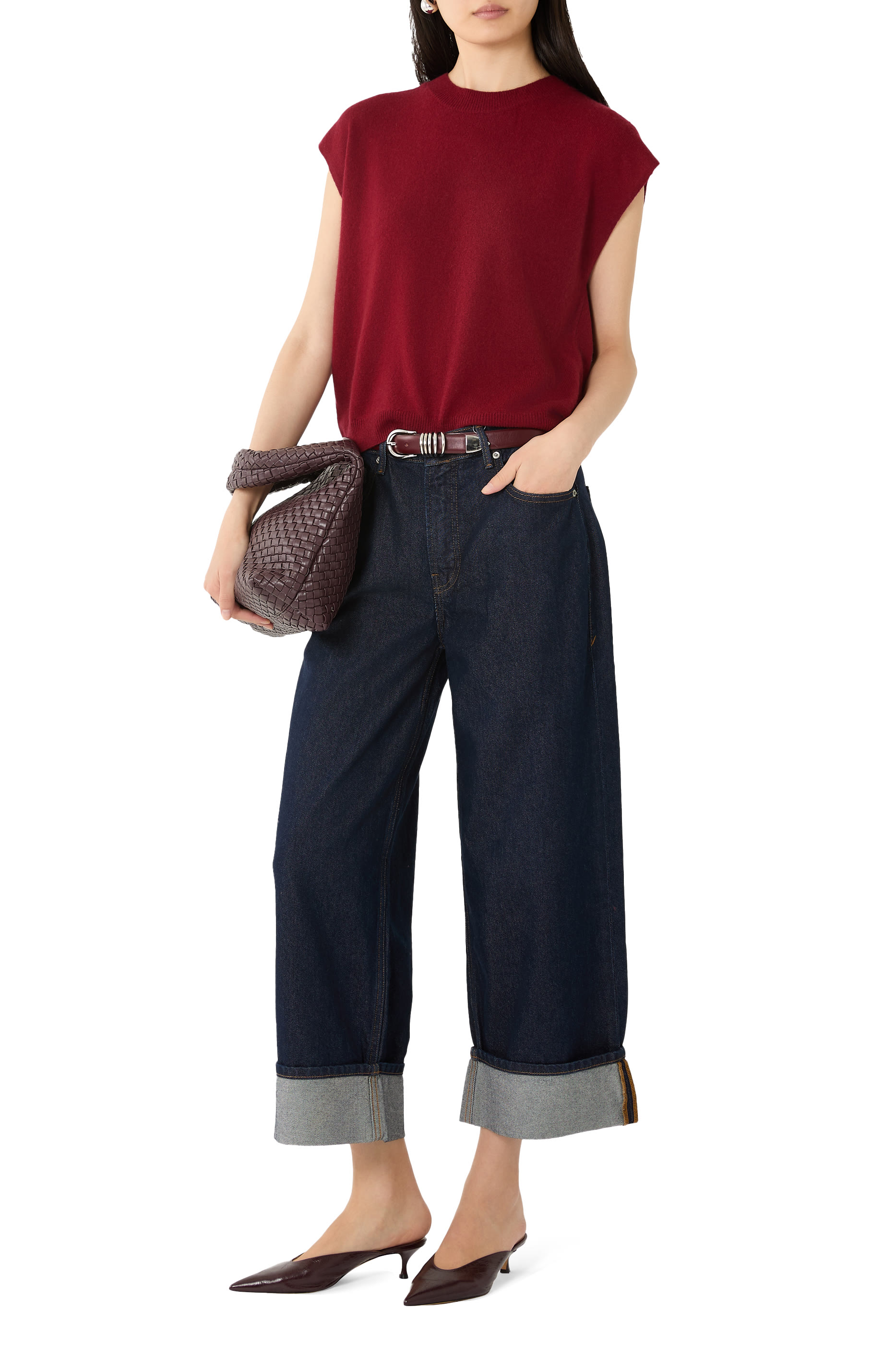 بلوزة لوكا بلا أكمام بياقة ضيقة