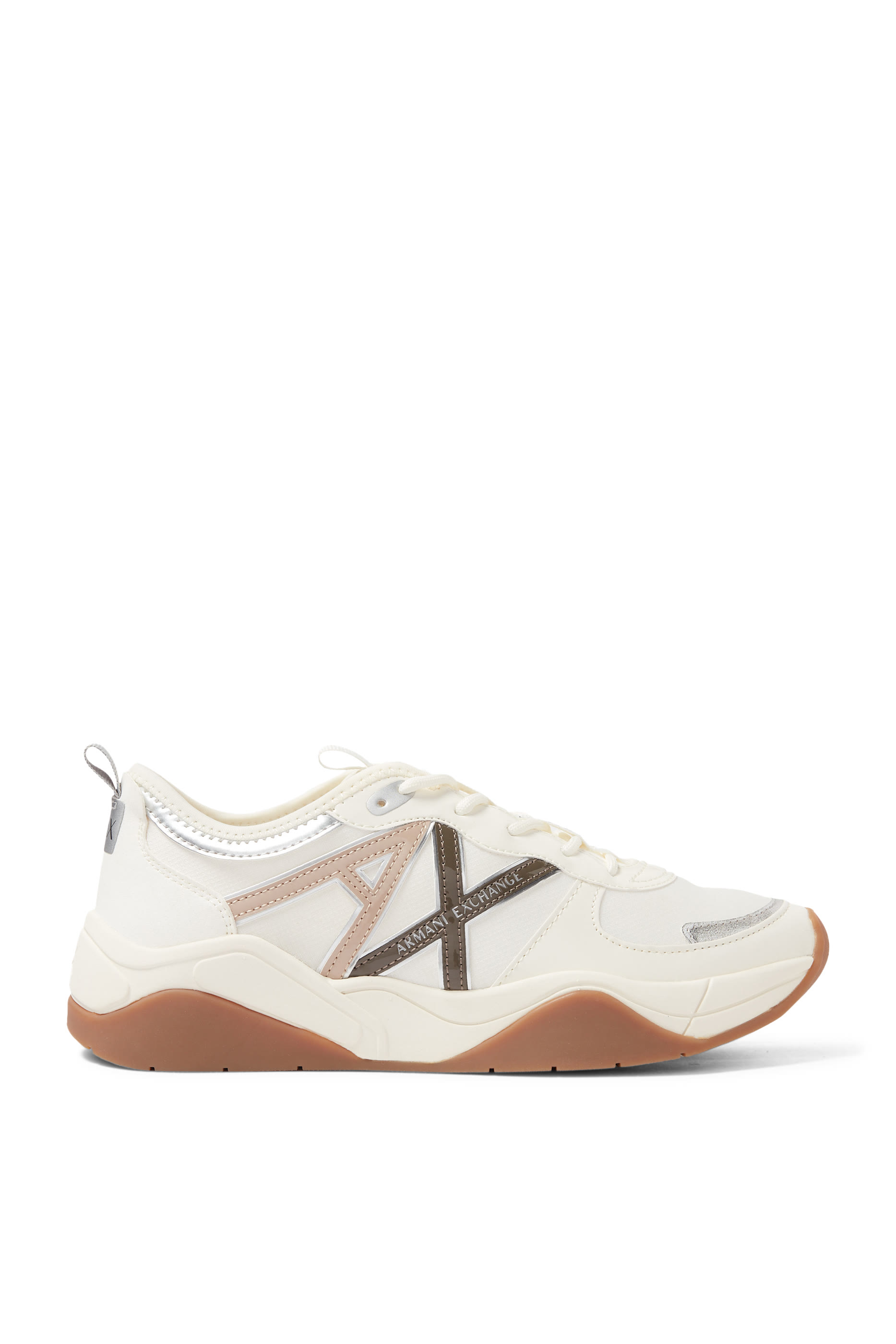 سنيكرز بتصميم سميك وشعار الماركة