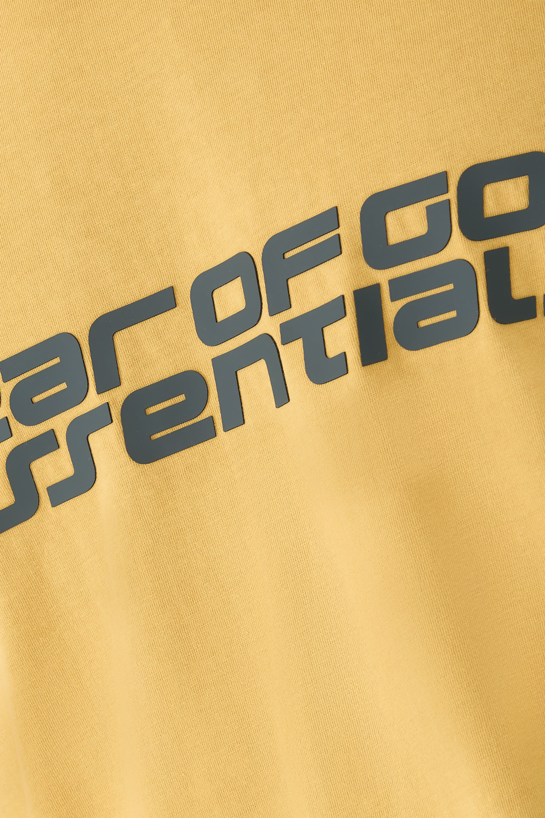 تيشيرت بأكمام طويلة بتصميم من التسعينيات 