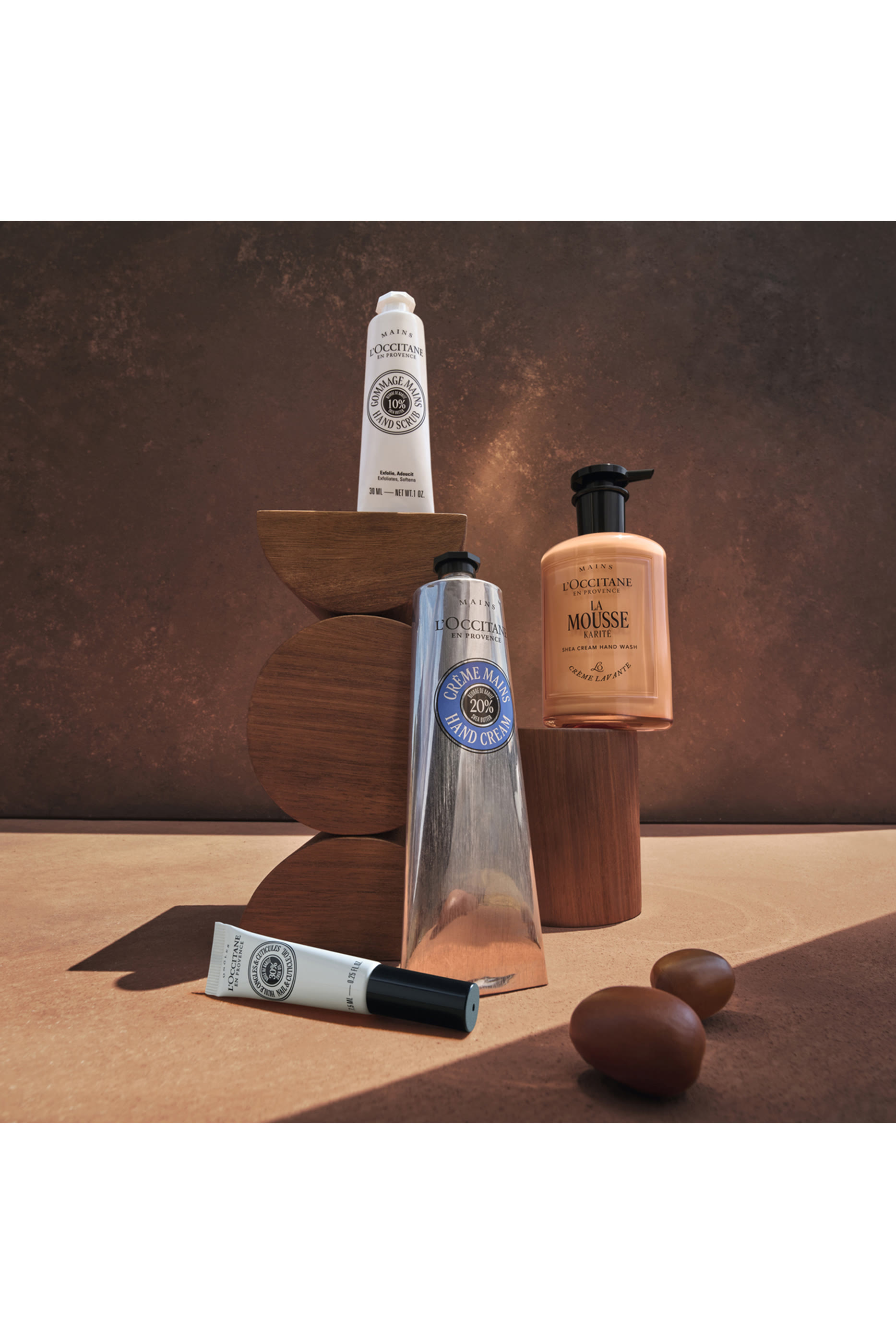 زيت الشيا للأظافر والجلد المحيط بها