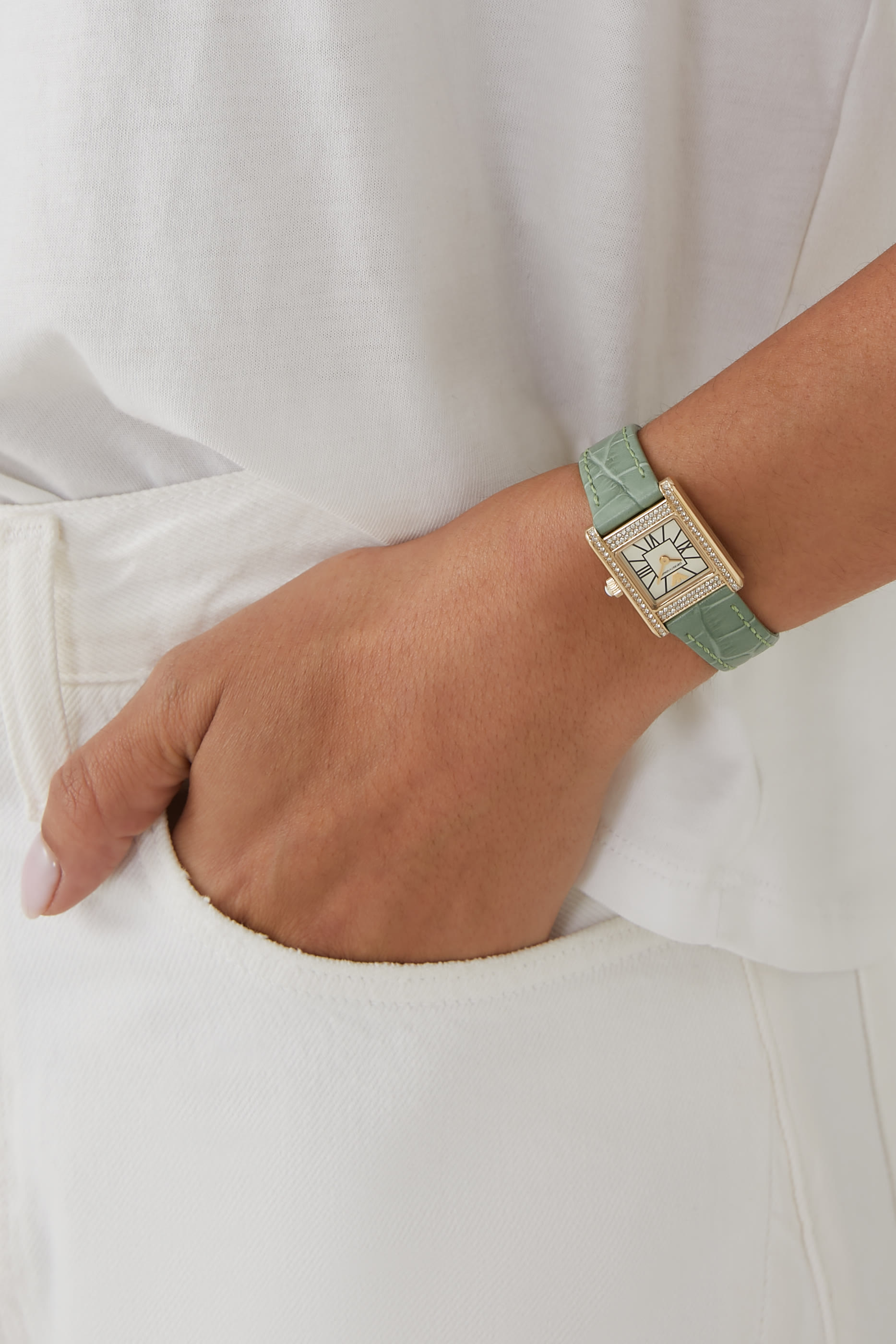 ساعة جيني جلد