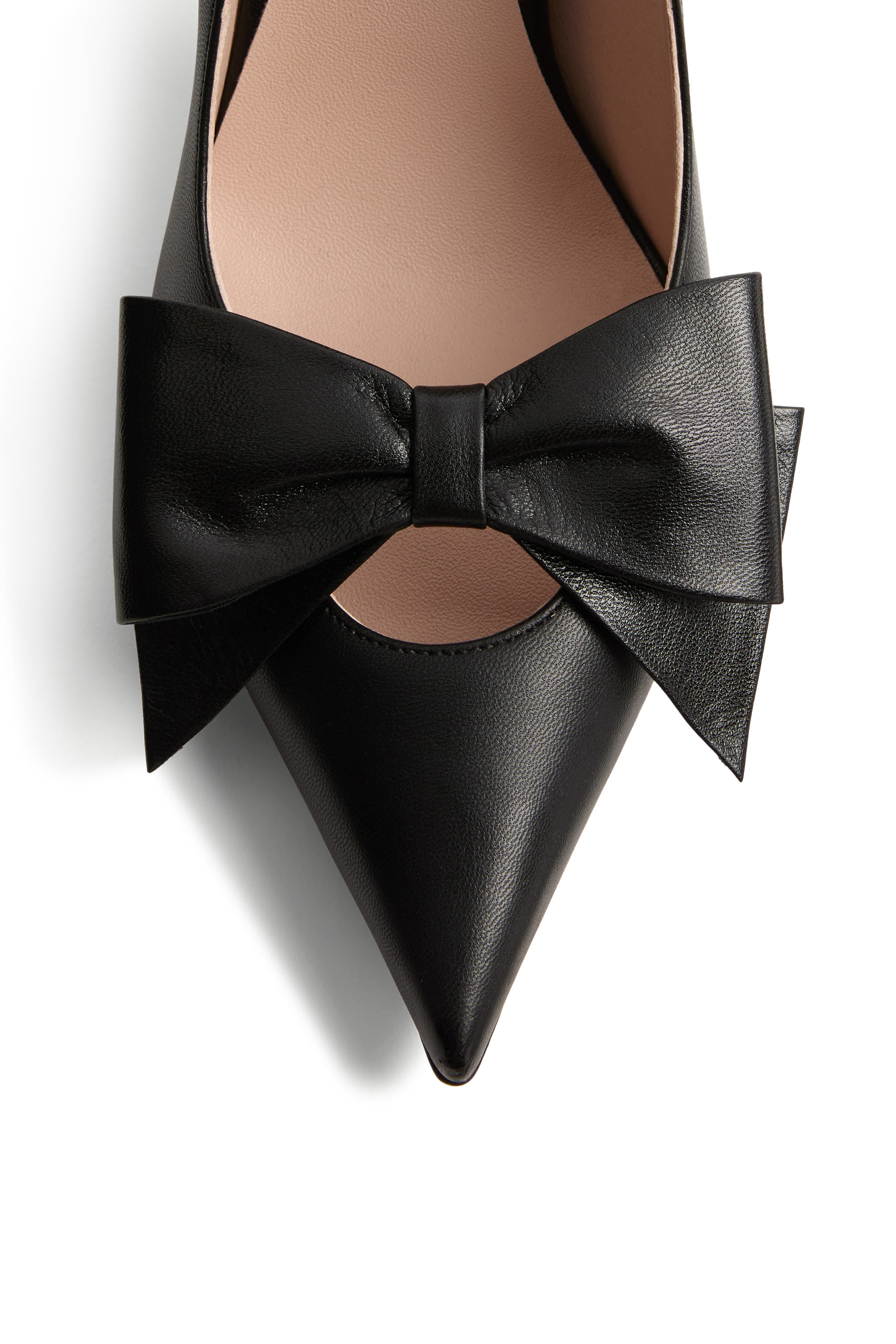 حذاء كلاسيكي 100 مزين بفيوكة