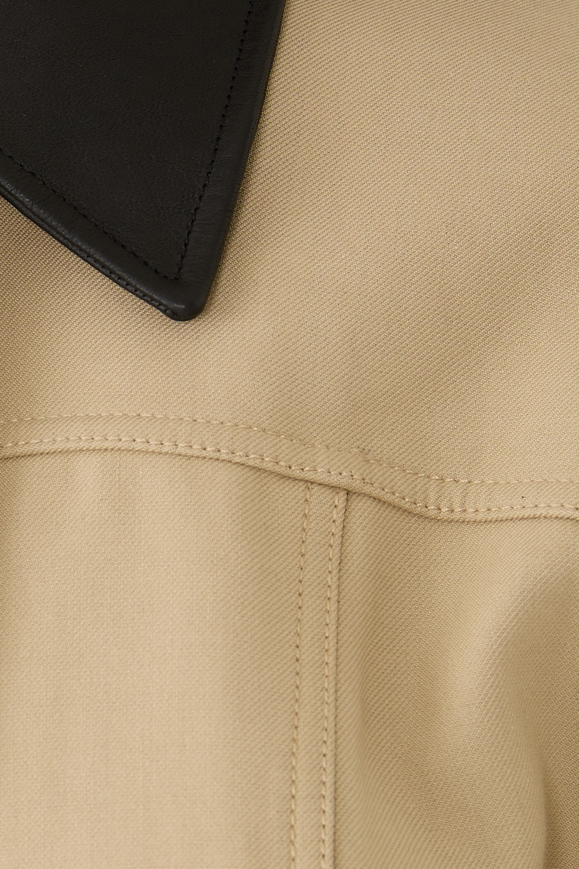 جاكيت تالا بيبلوم