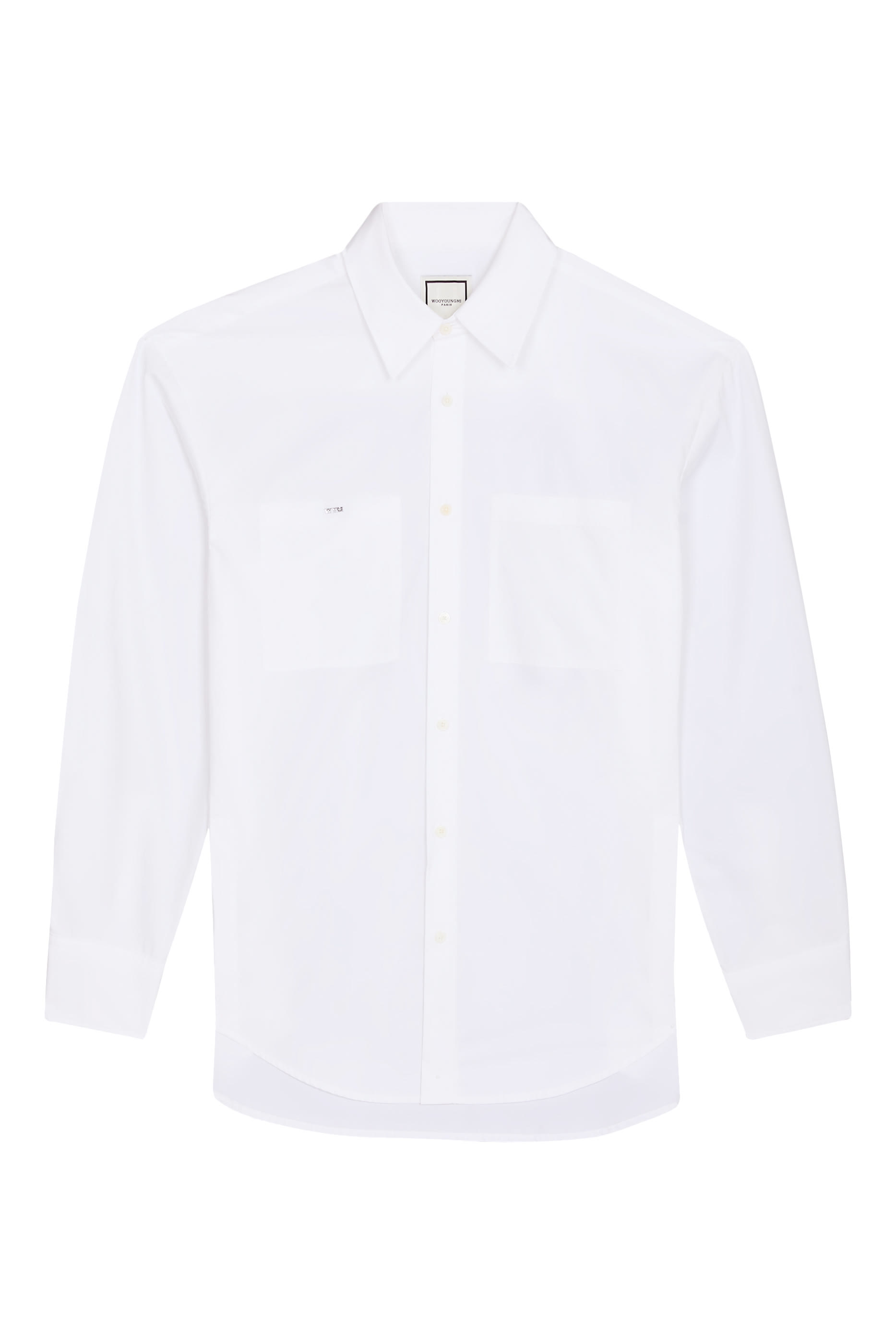 قميص بجيب مزين بشعار الماركة