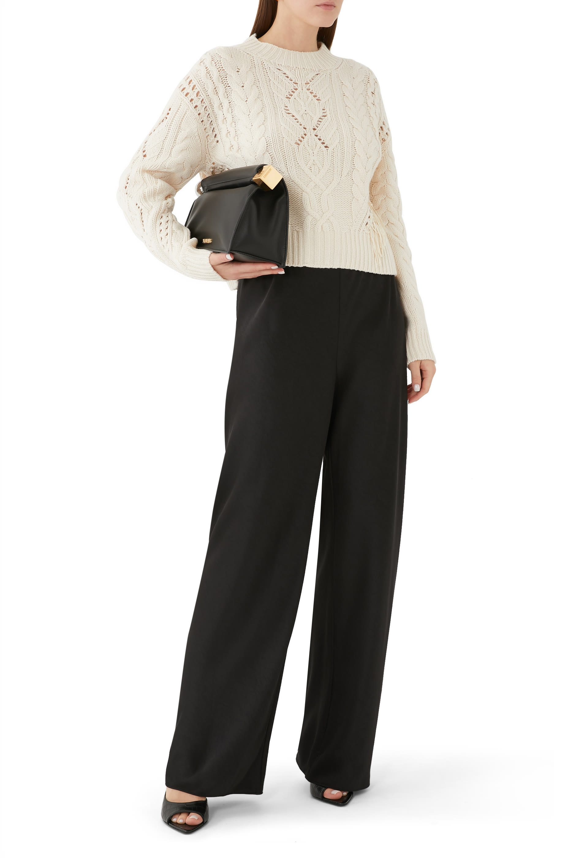 بنطال انسيابي بقصة مائلة