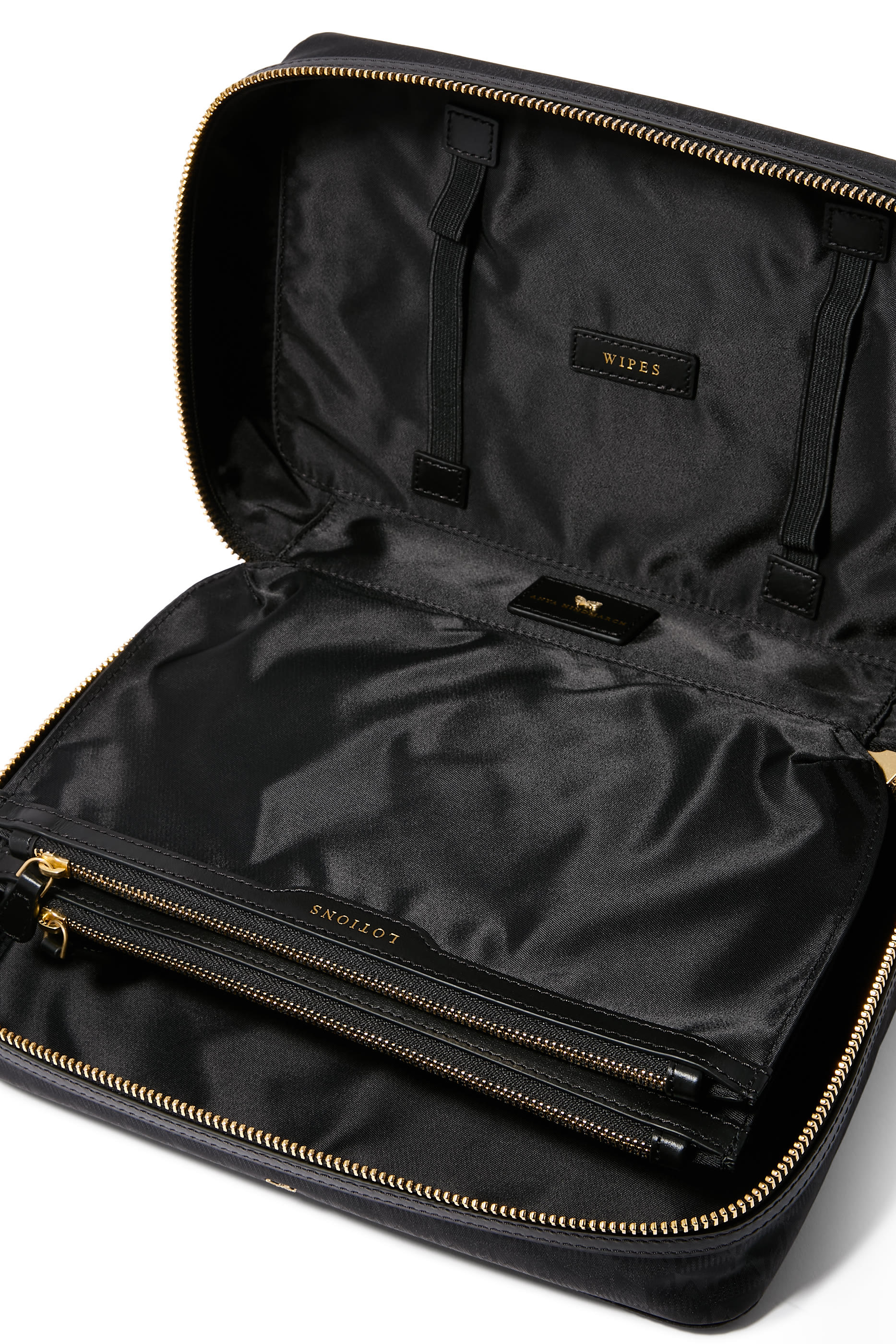 حقيبة صغيرة بشعار الماركة ونقشة عبارة بايبي ايمرجنسي كيت