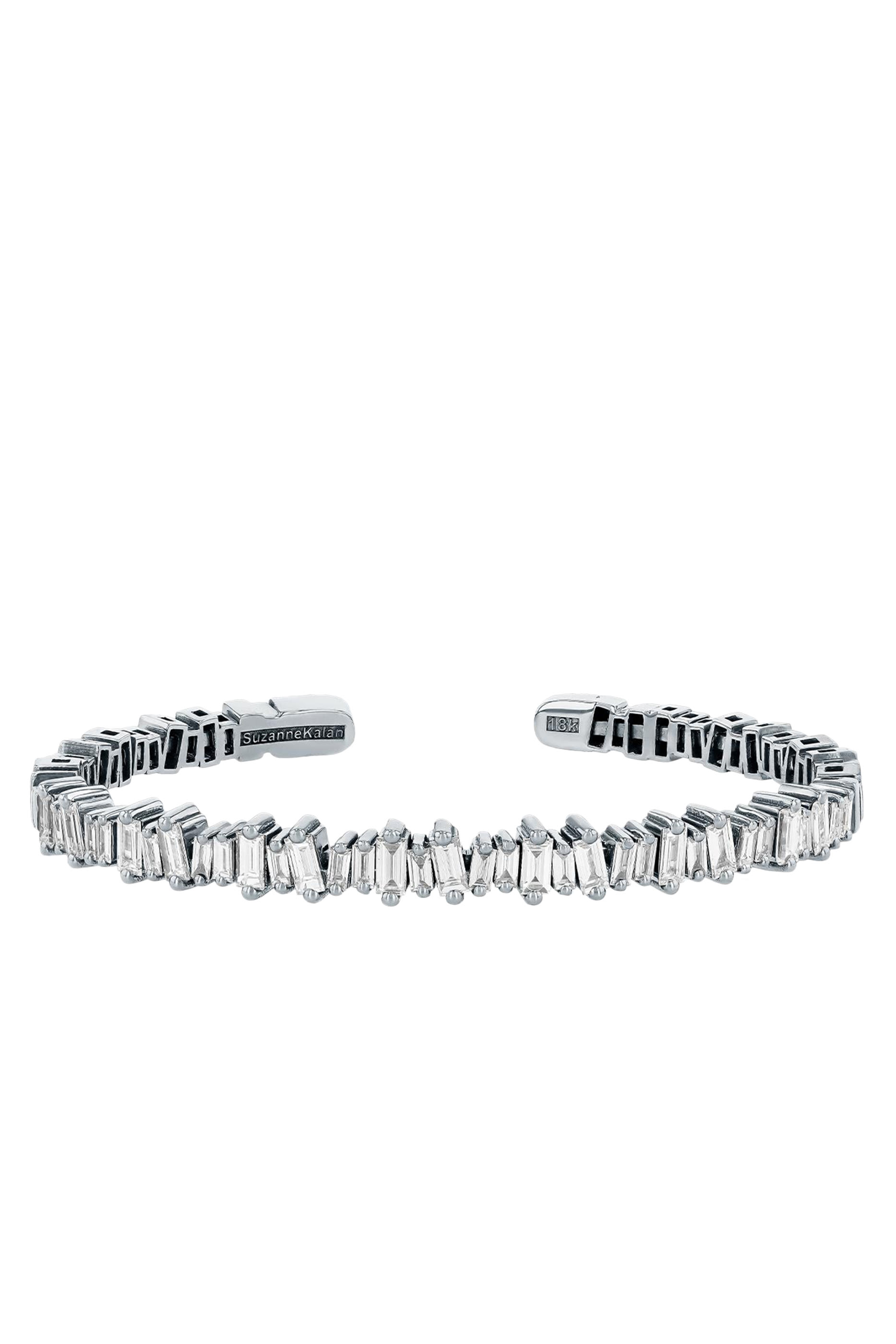 سوار فاير وركس كلاسيكي مرصع بماسات مستطيلة، ذهب أبيض عيار 18