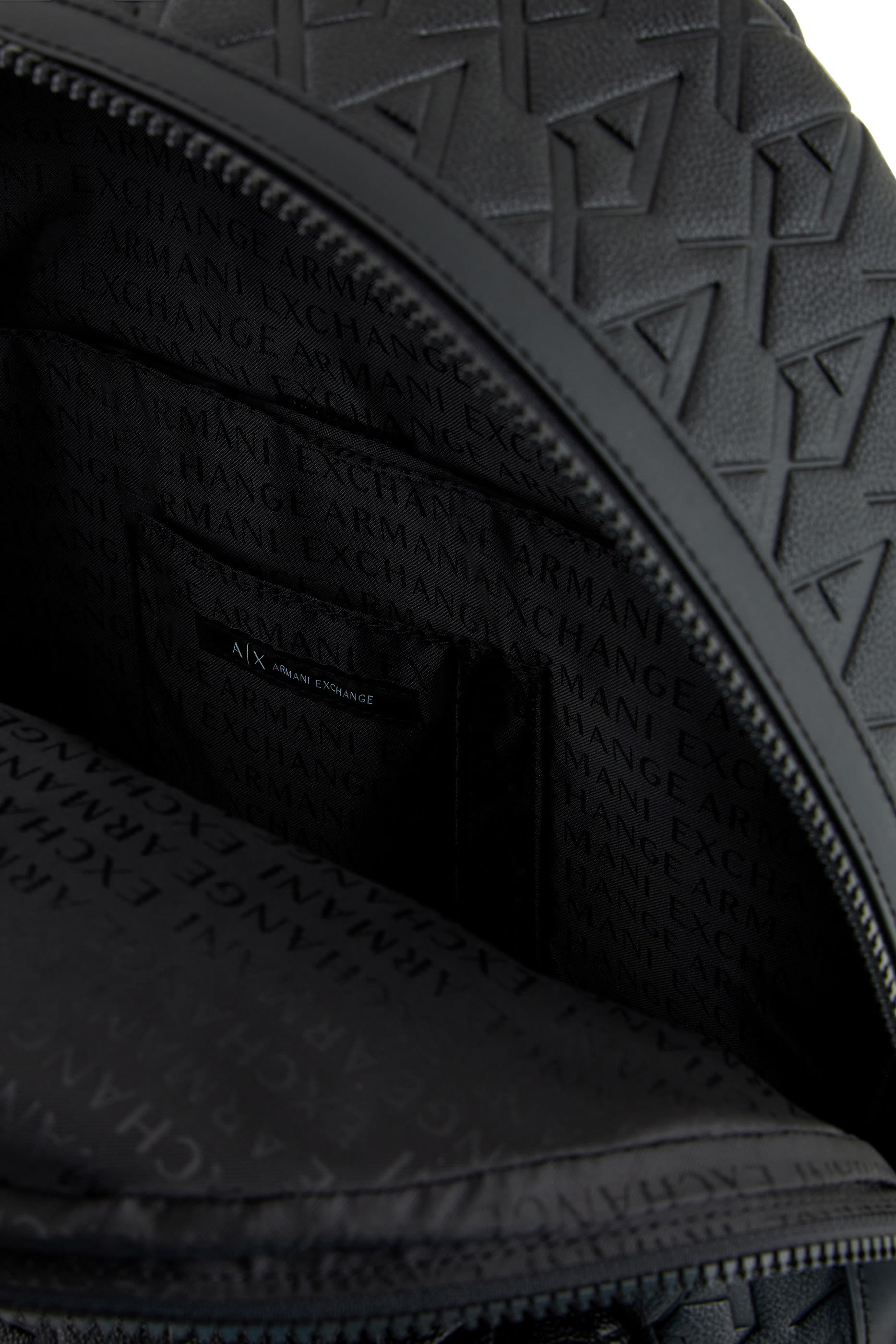 حقيبة ظهر ليام مزينة كليا بشعار الماركة