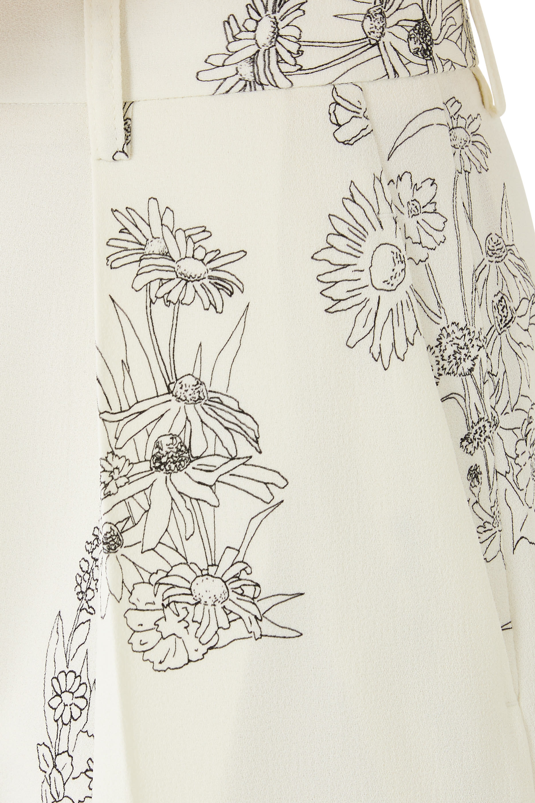 بنطال بقصة ساق واسعة