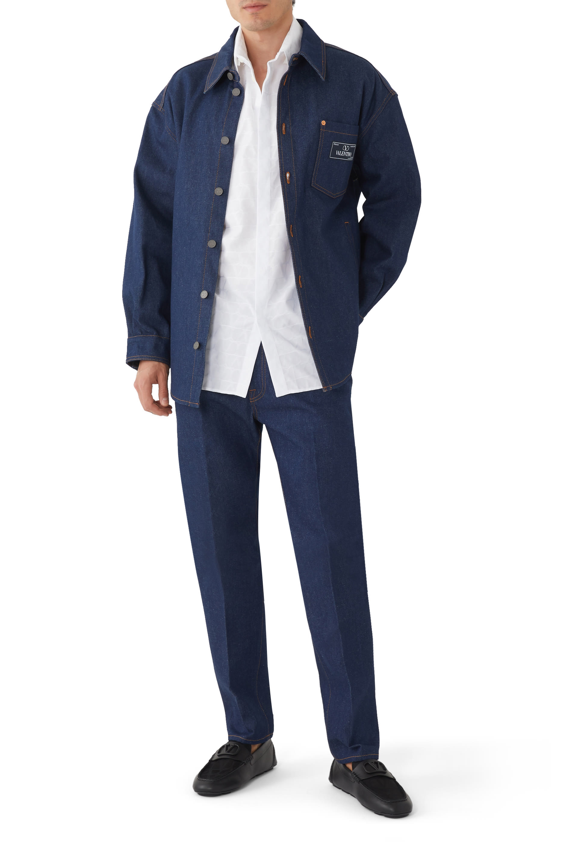 قميص دنيم بشعار الماركة