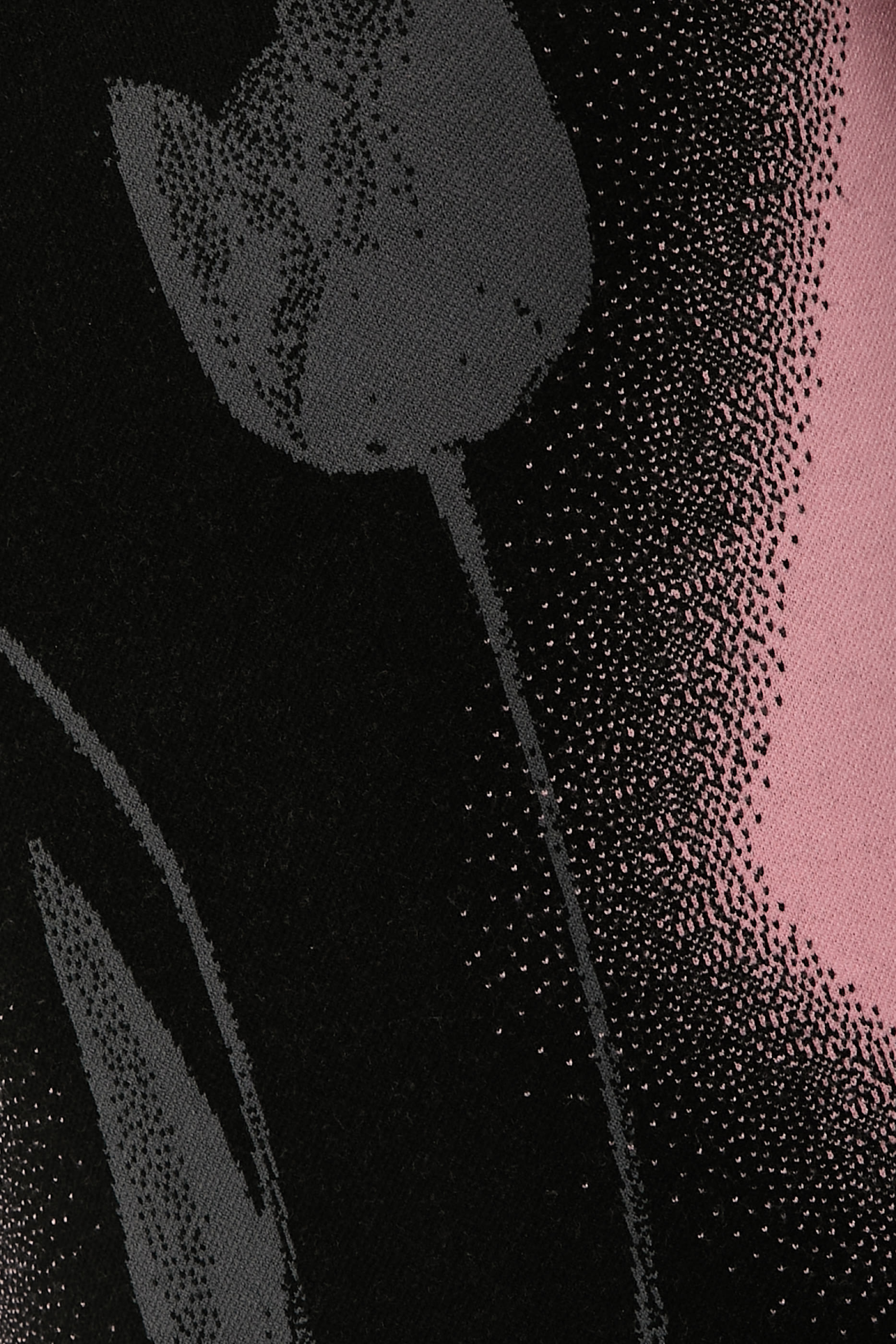 كنزة ميليا بتصميم غير متماثل