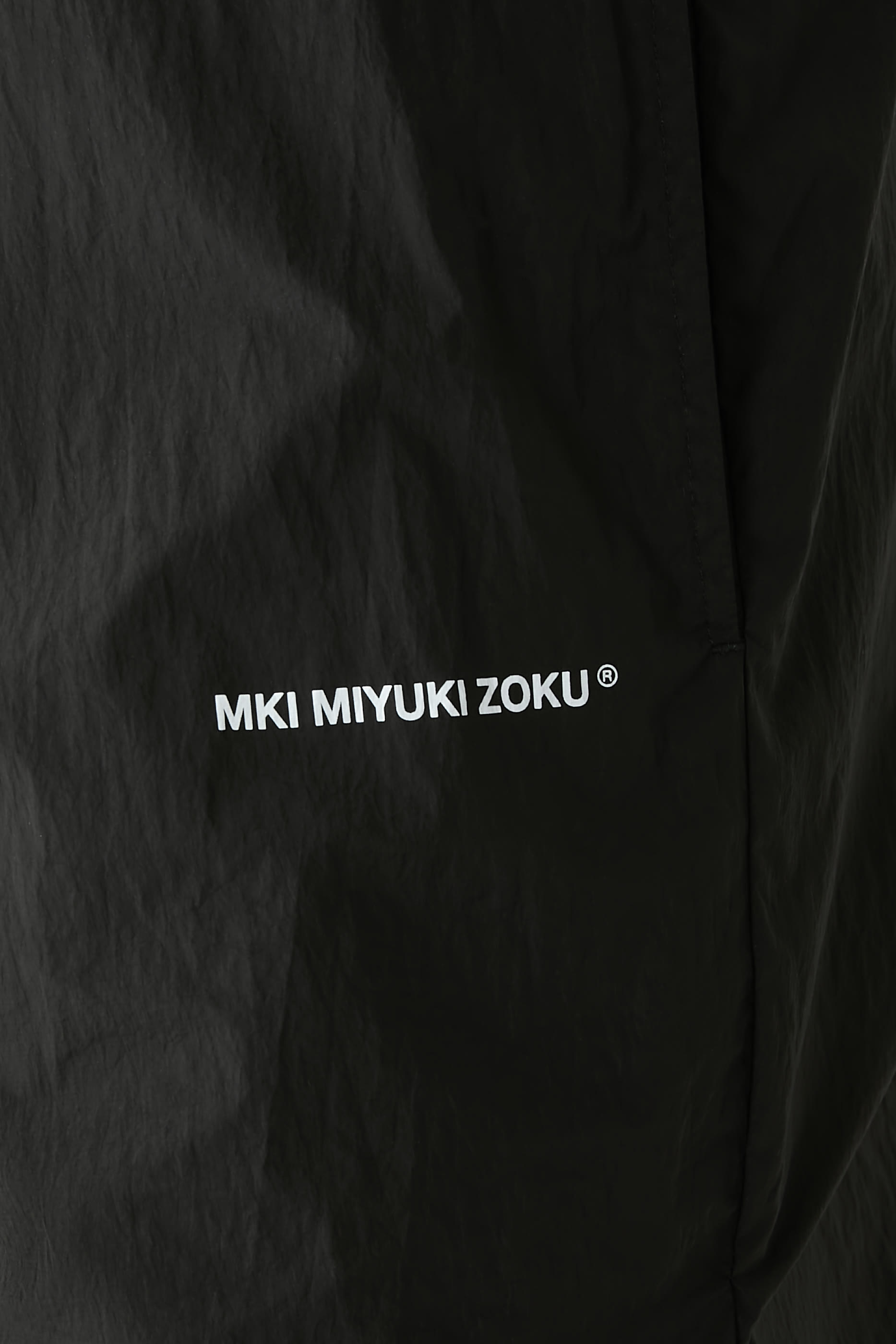 شورت رياضي نايلون مجعد