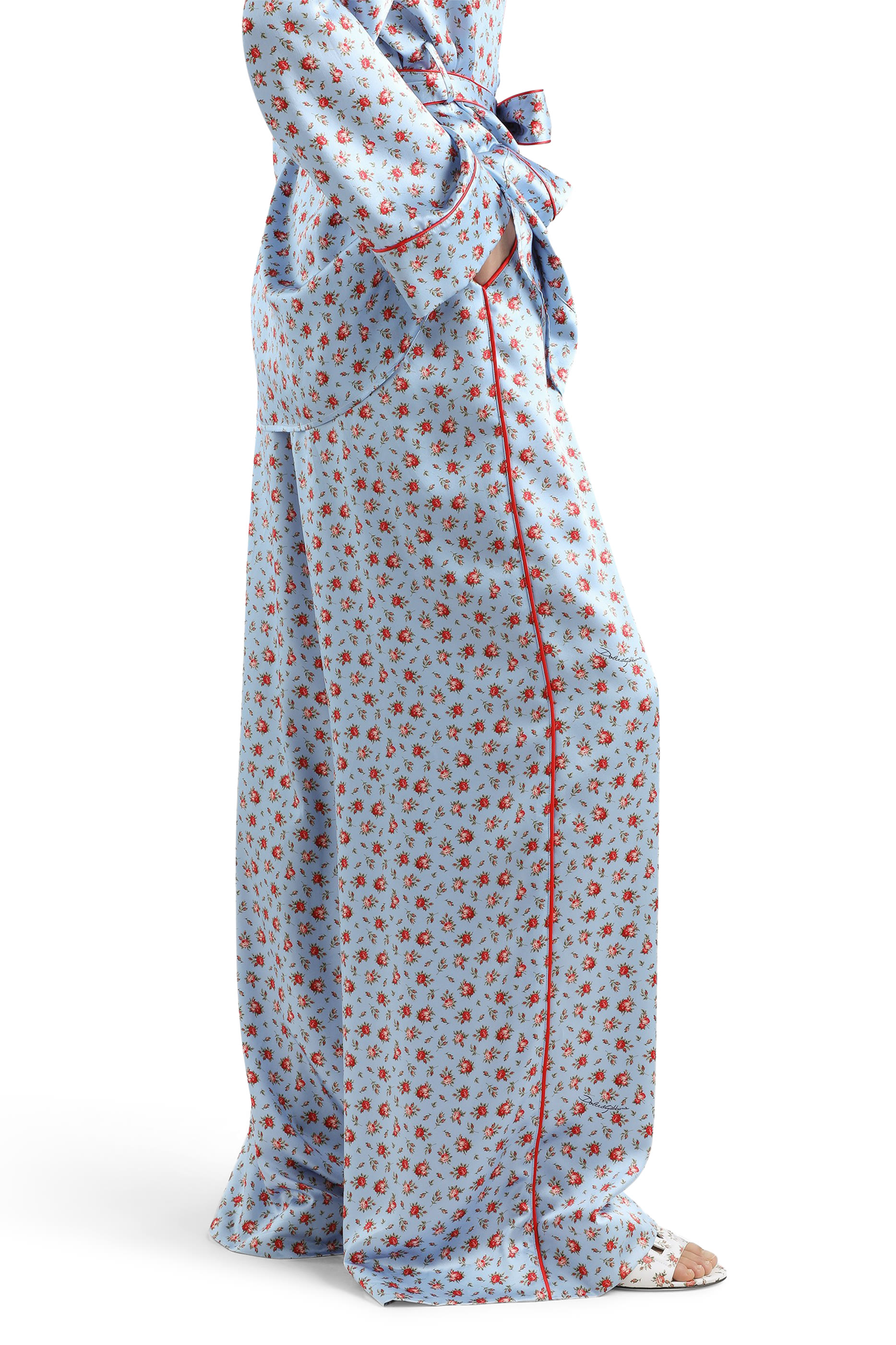 بنطال بقصة ساق واسعة ونقشة ورد بحجم صغير حرير