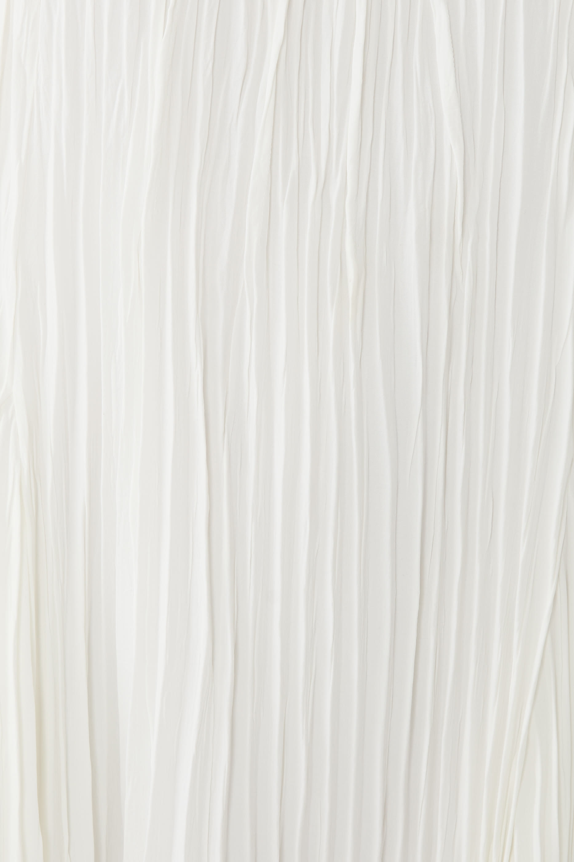 فستان بقصة على شكل حرف A وطيات 