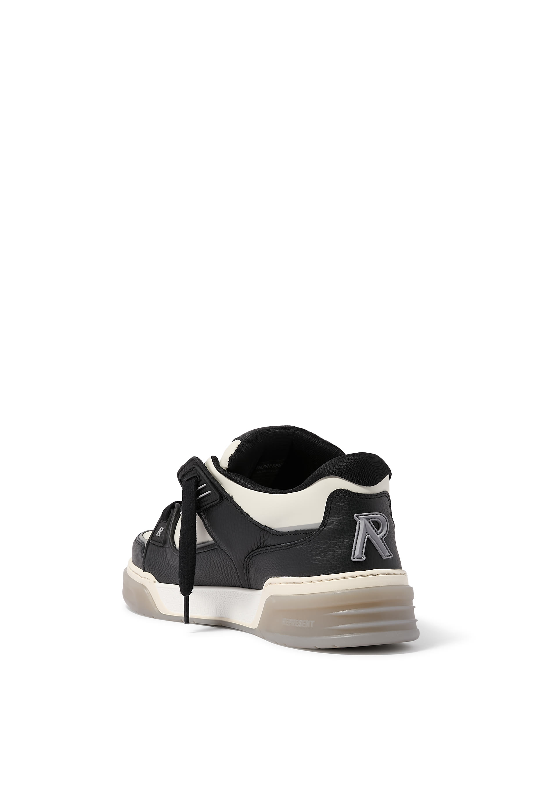 سنيكرز ستوديو