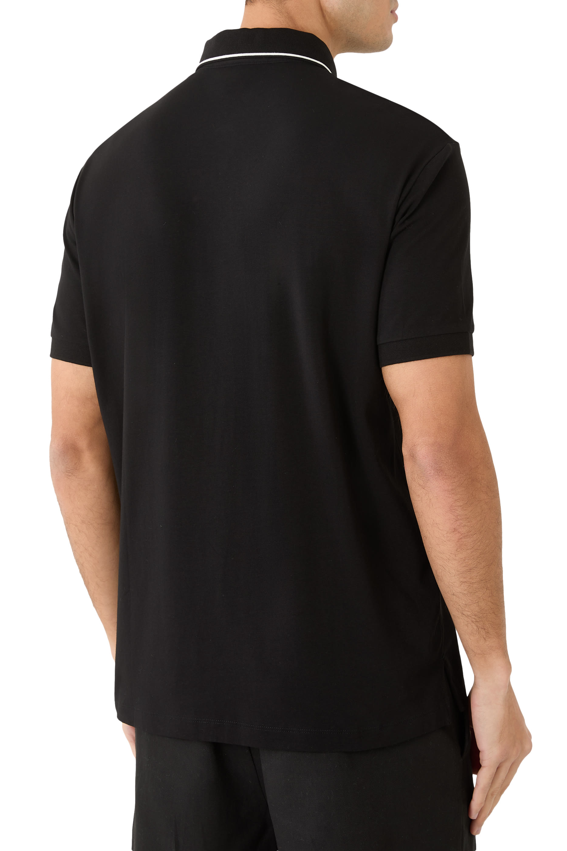 قميص بولو بقصة ضيقة وشعار الماركة