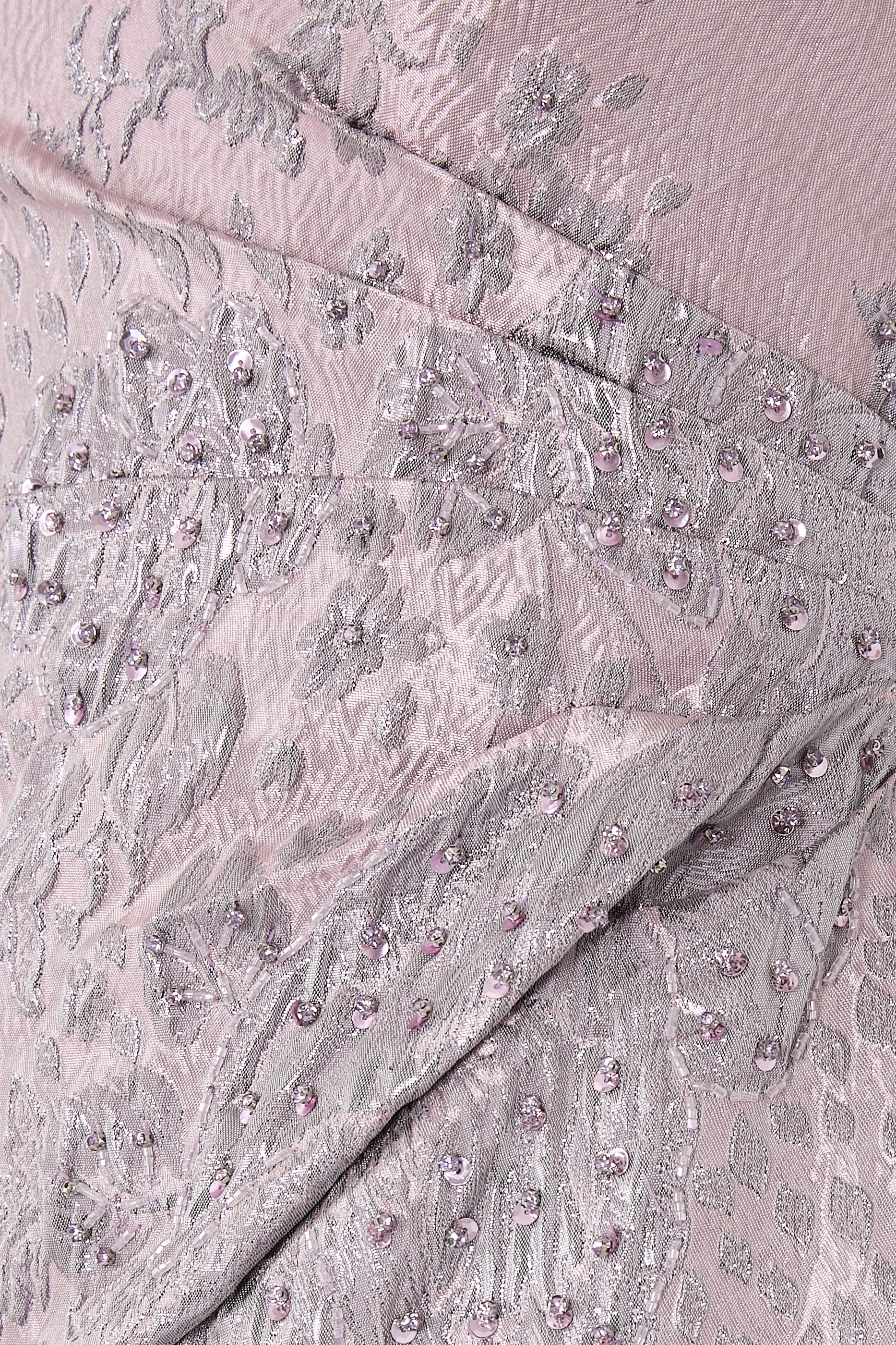 فستان سهرة بلا حمالات جاكار