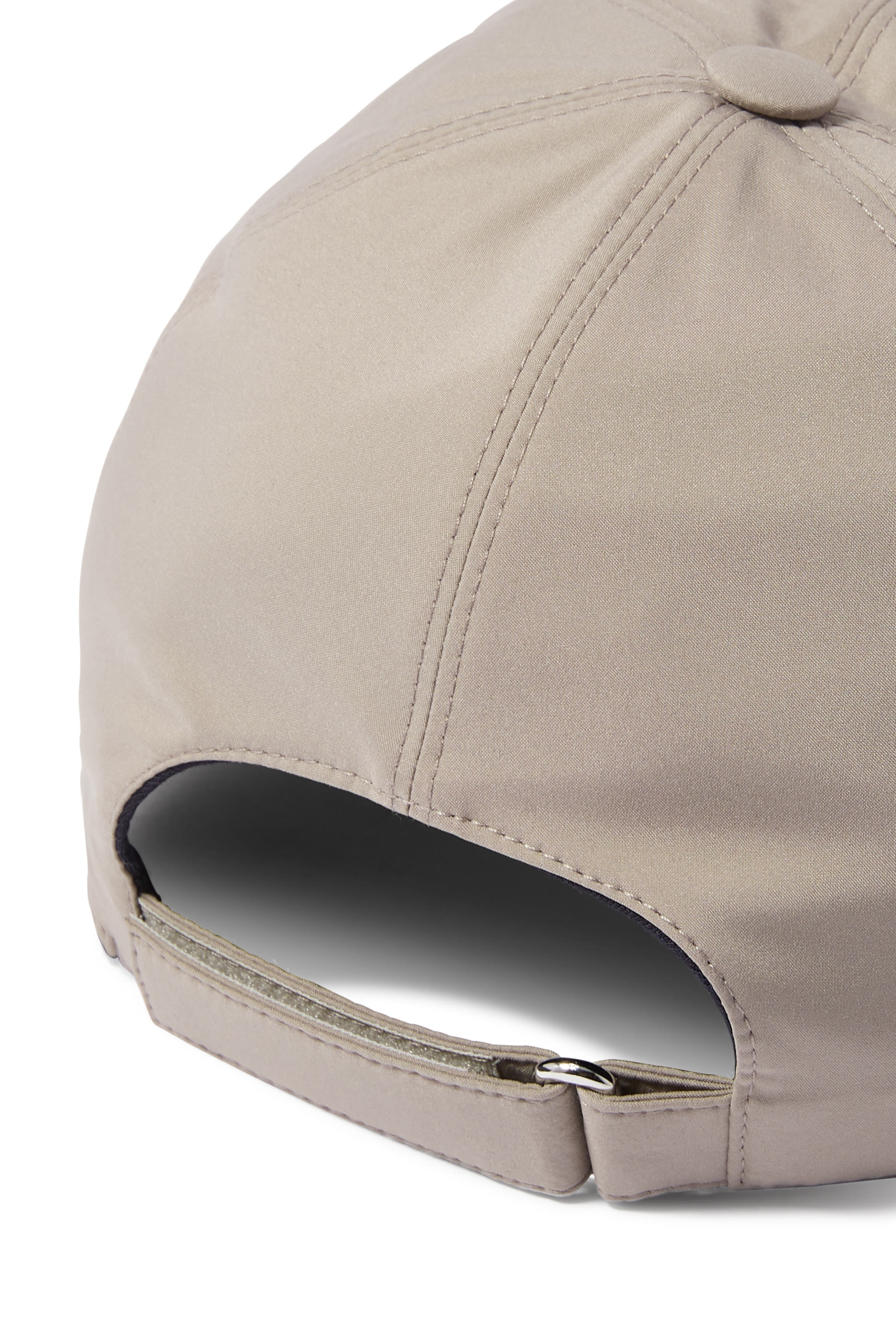 كاب بيسبول بشعار الماركة