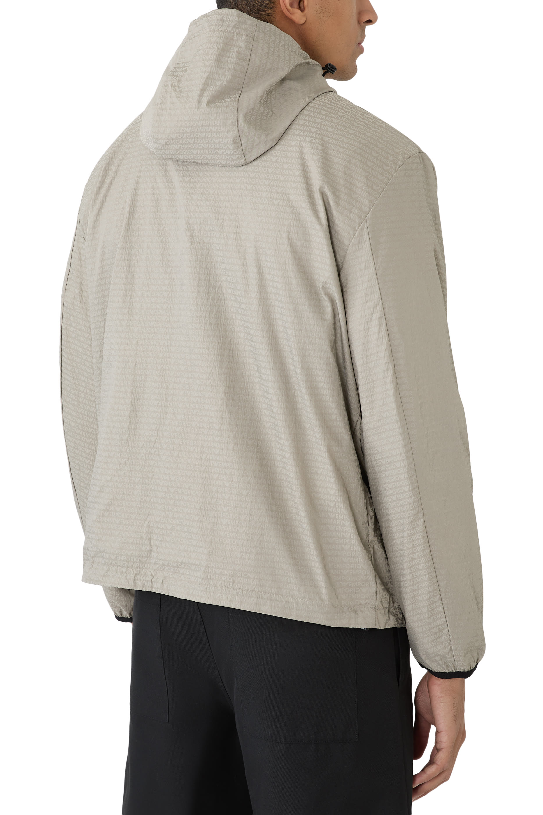 جاكيت بشعار الماركة بالكامل قماش مقاوم للماء