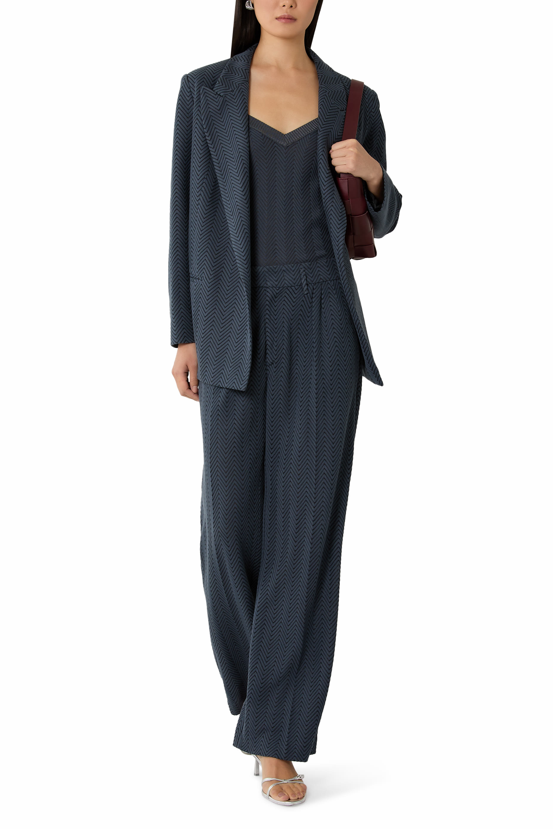 بنطال بقصة ساق واسعة ونقشة خطوط متعرجة