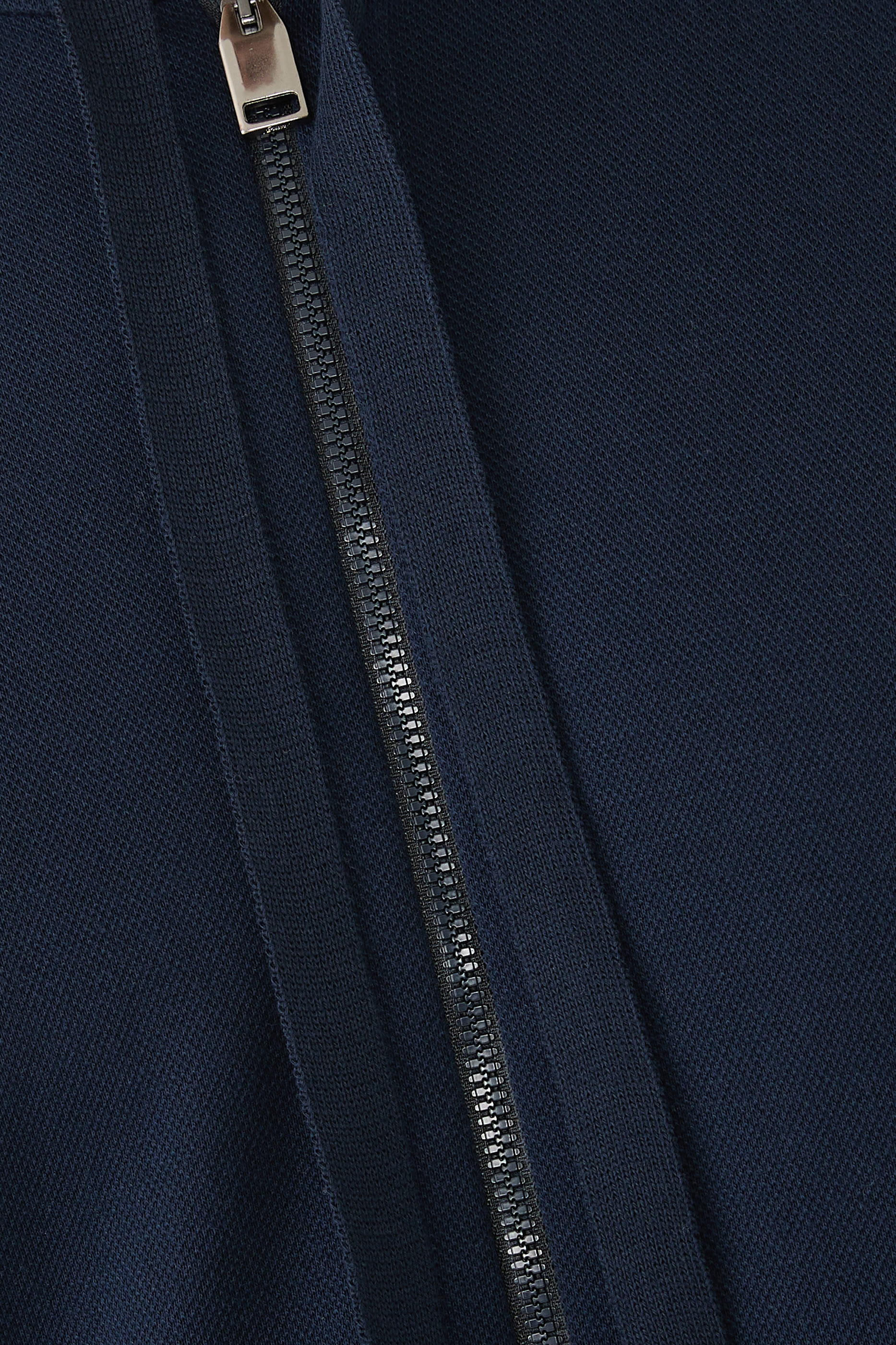 جاكيت اسنشيال بغطاء رأس وسحاب كامل قطن مطاطي