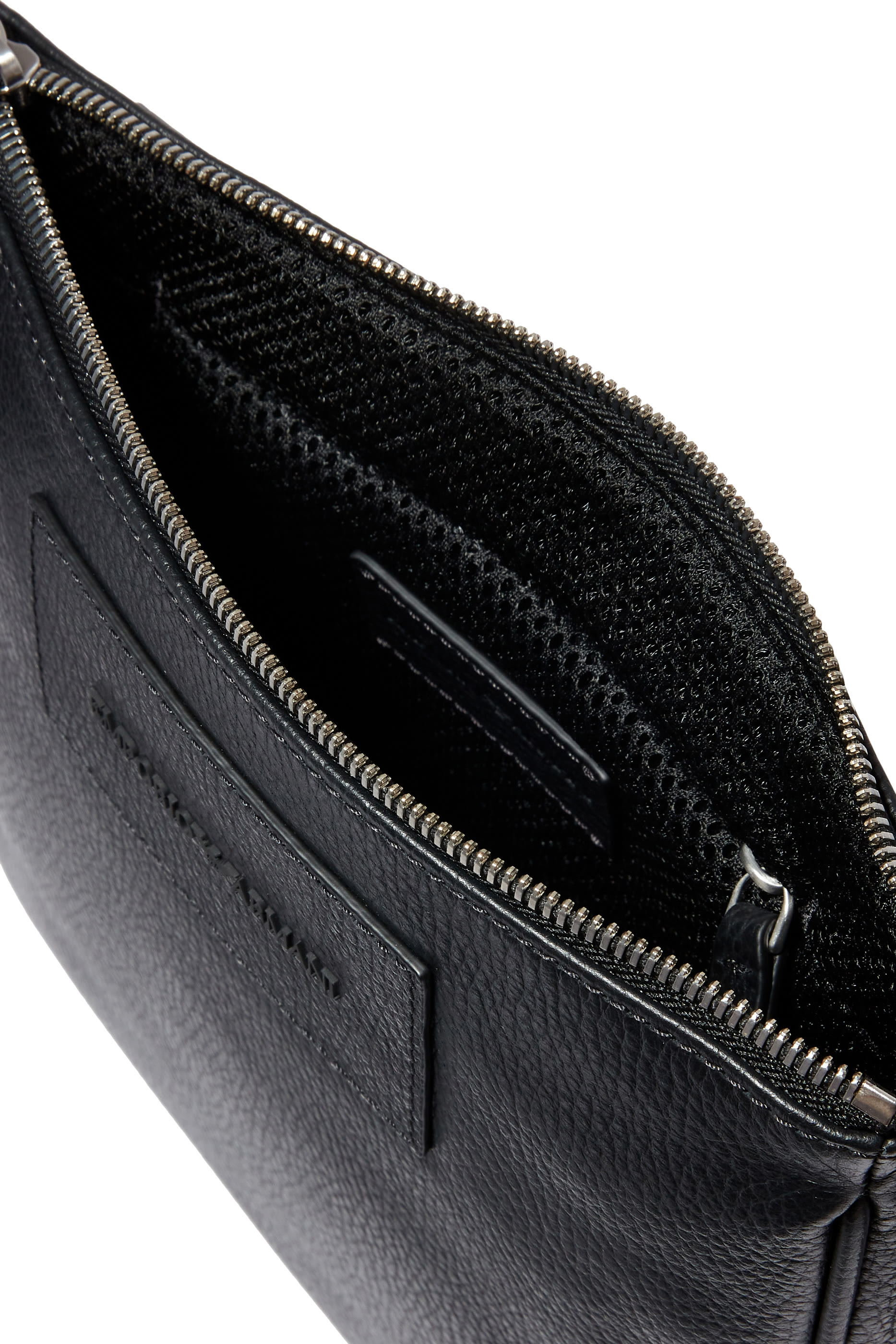 حقيبة كروس بودي بتصميم مسطح بشعار الماركة