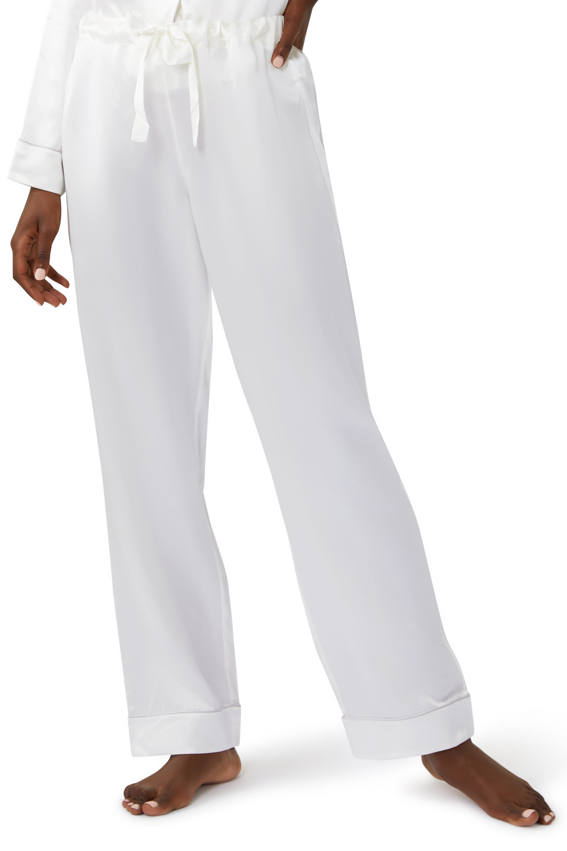 طقم بيجامة بتفاصيل بارزة حرير