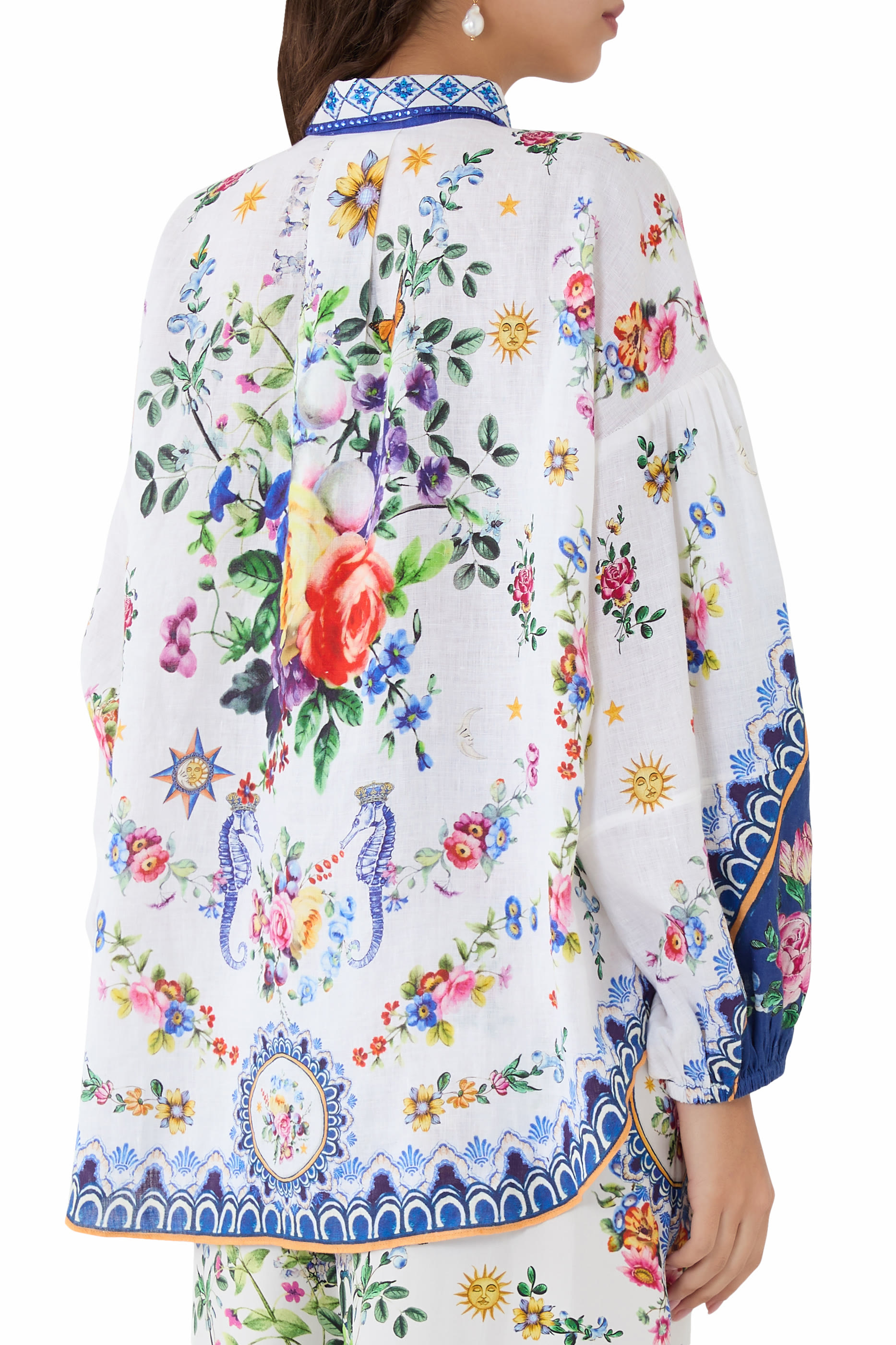 بلوزة بنمط قميص بأكمام منفوخة