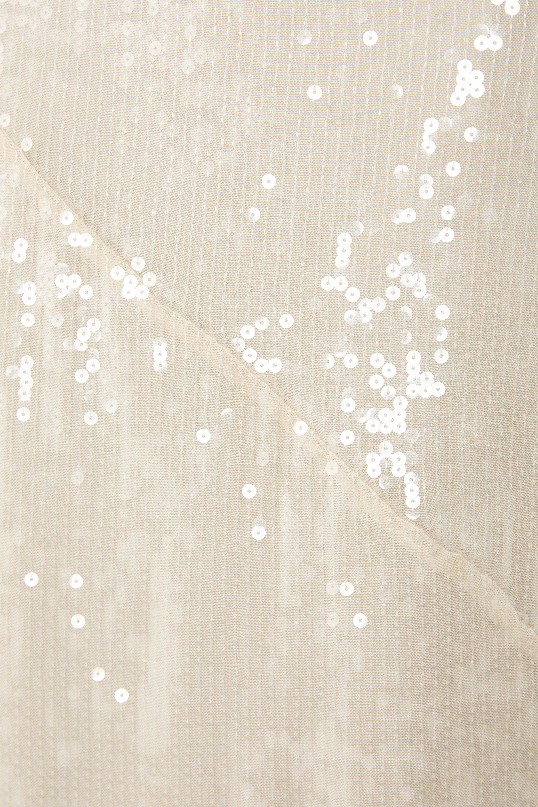 فستان طويل مزين بالترتر