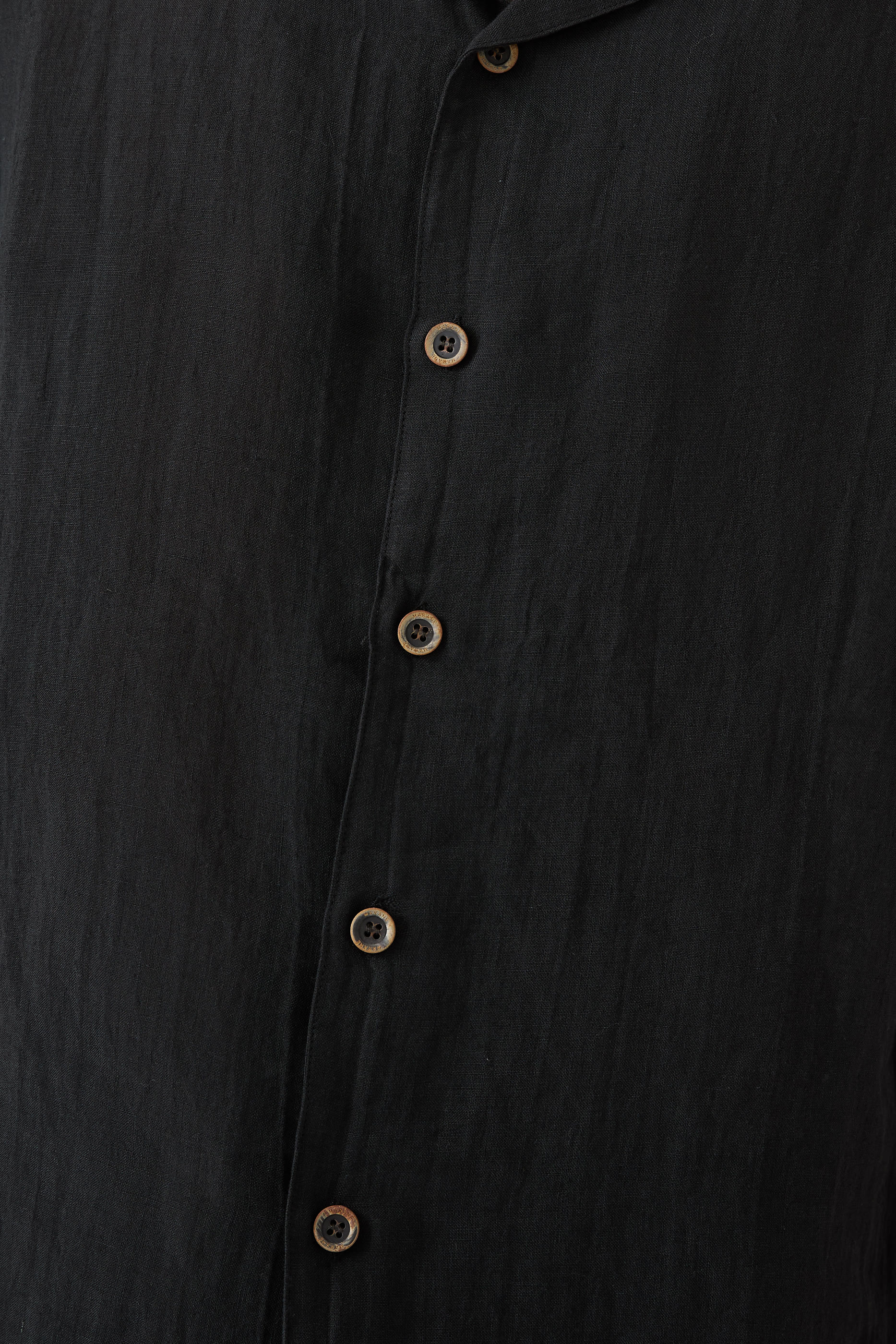 قميص بياقة بطية