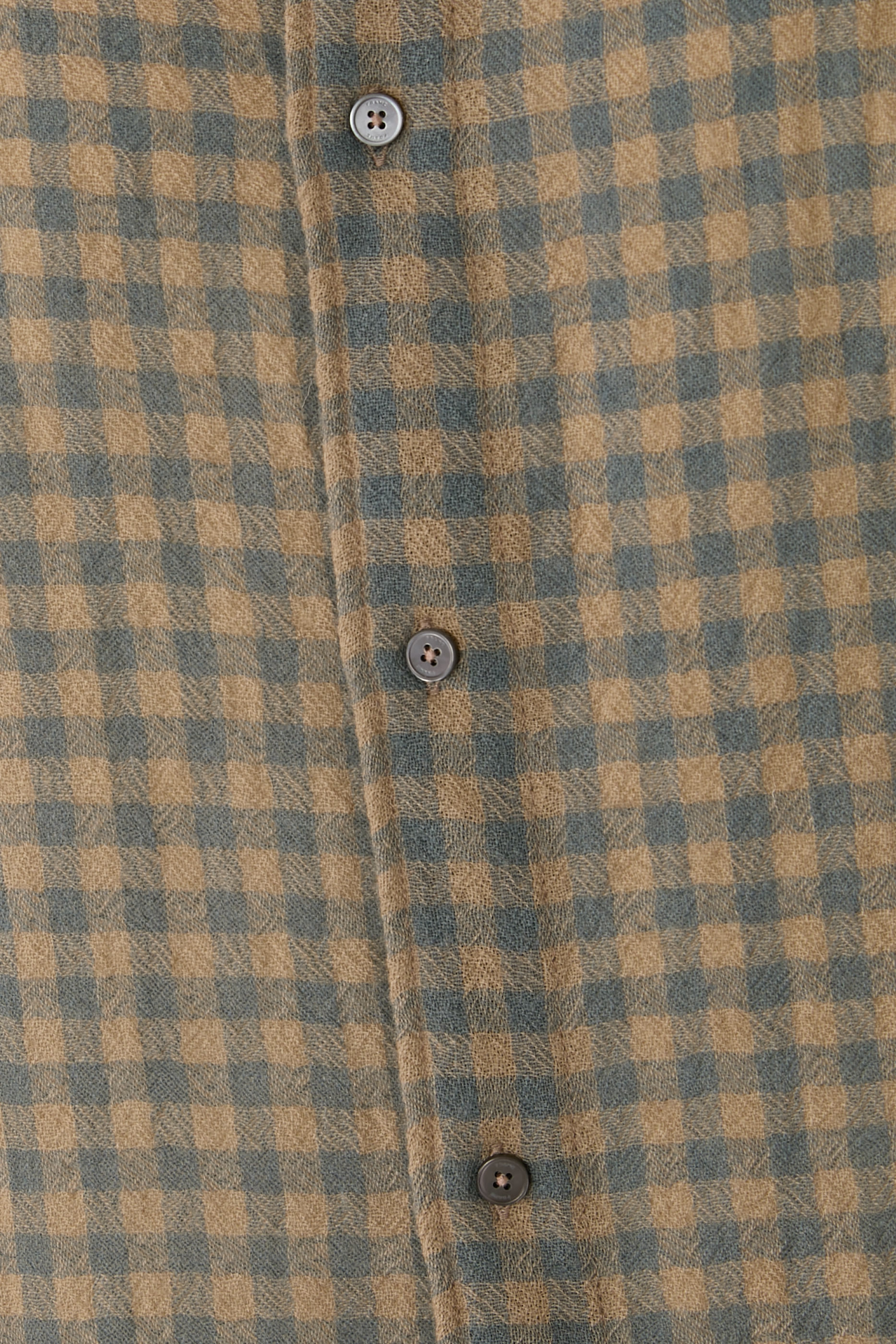 قميص بنقشة مربعات