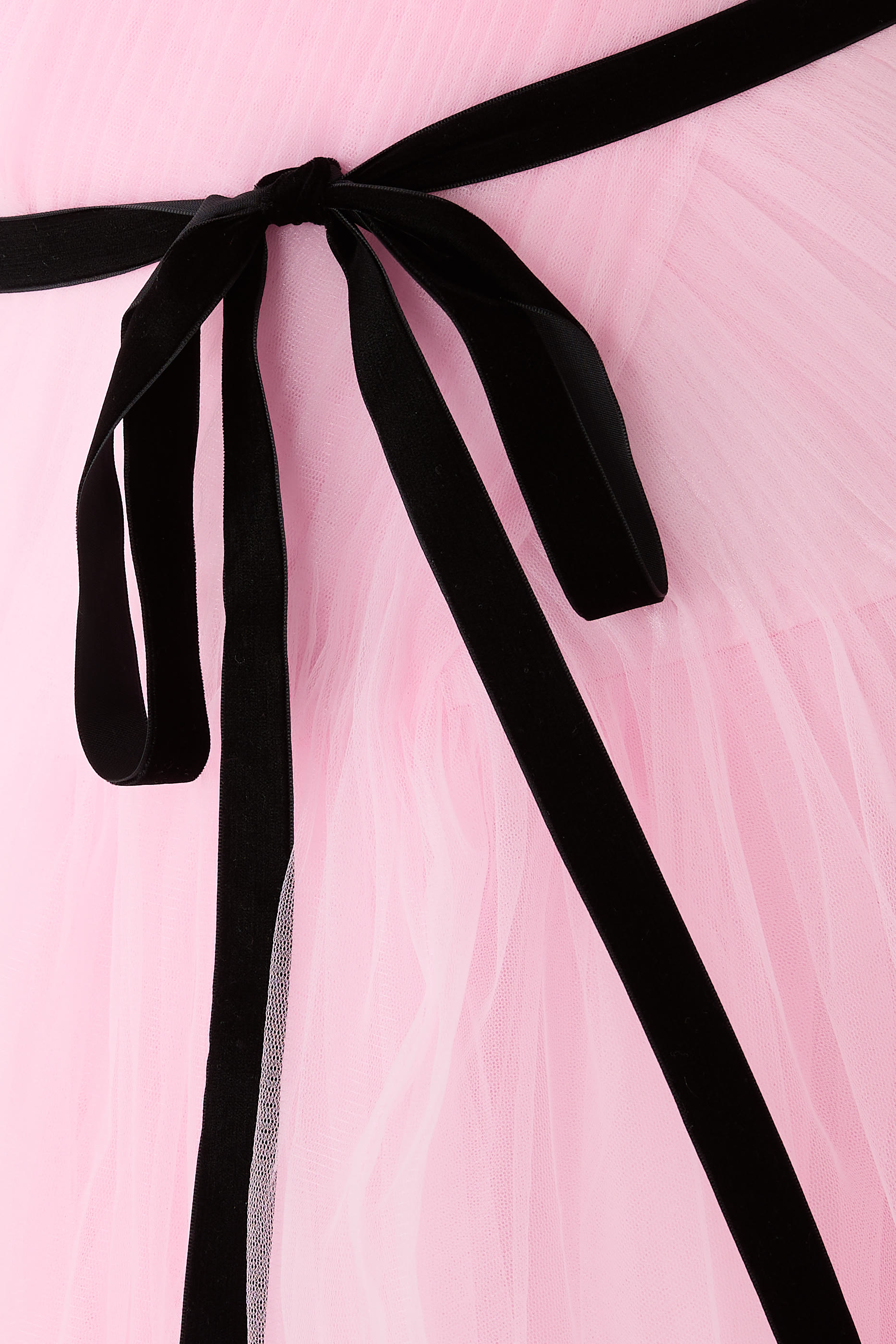 فستان سهرة بقصة واسعة مزين بكشكش تول