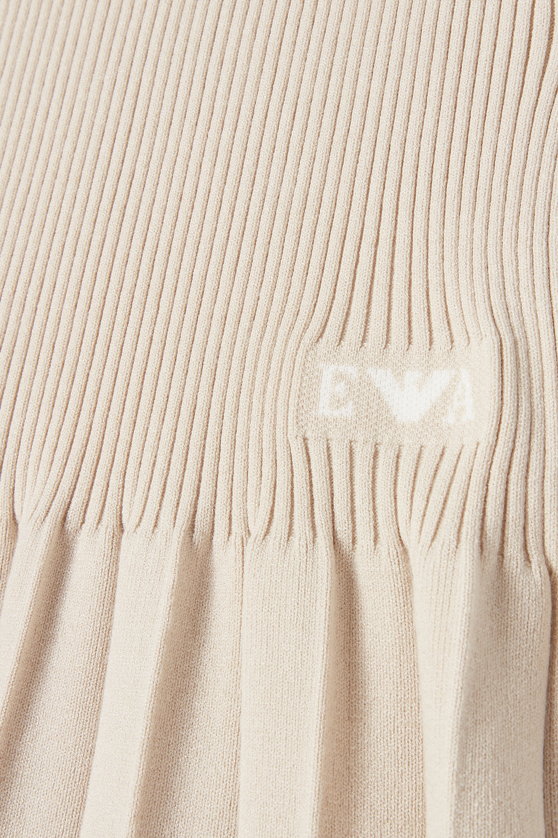 فستان بشعار الماركة للأطفال