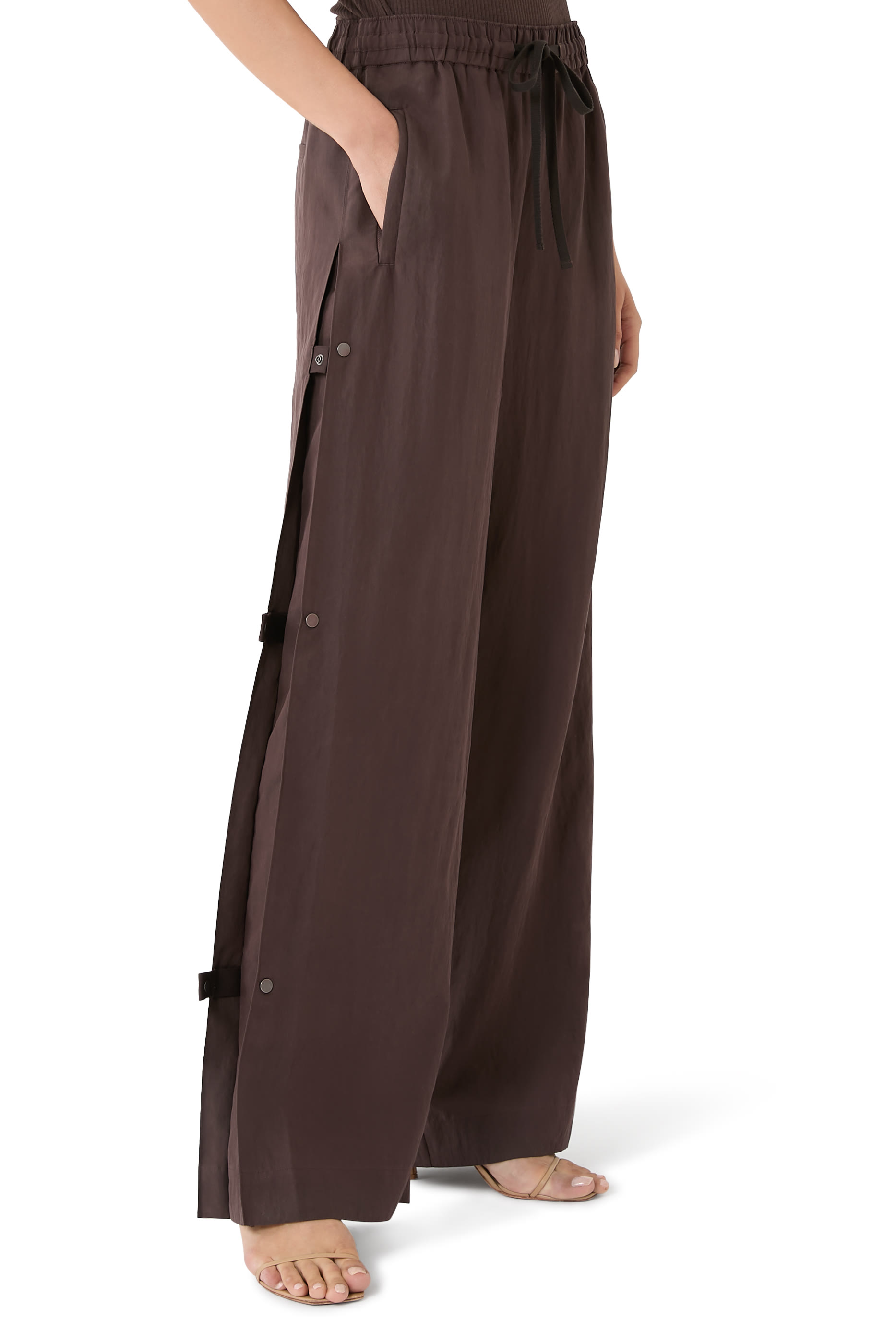 بنطال سهل الارتداء بزر كبس في الداخل