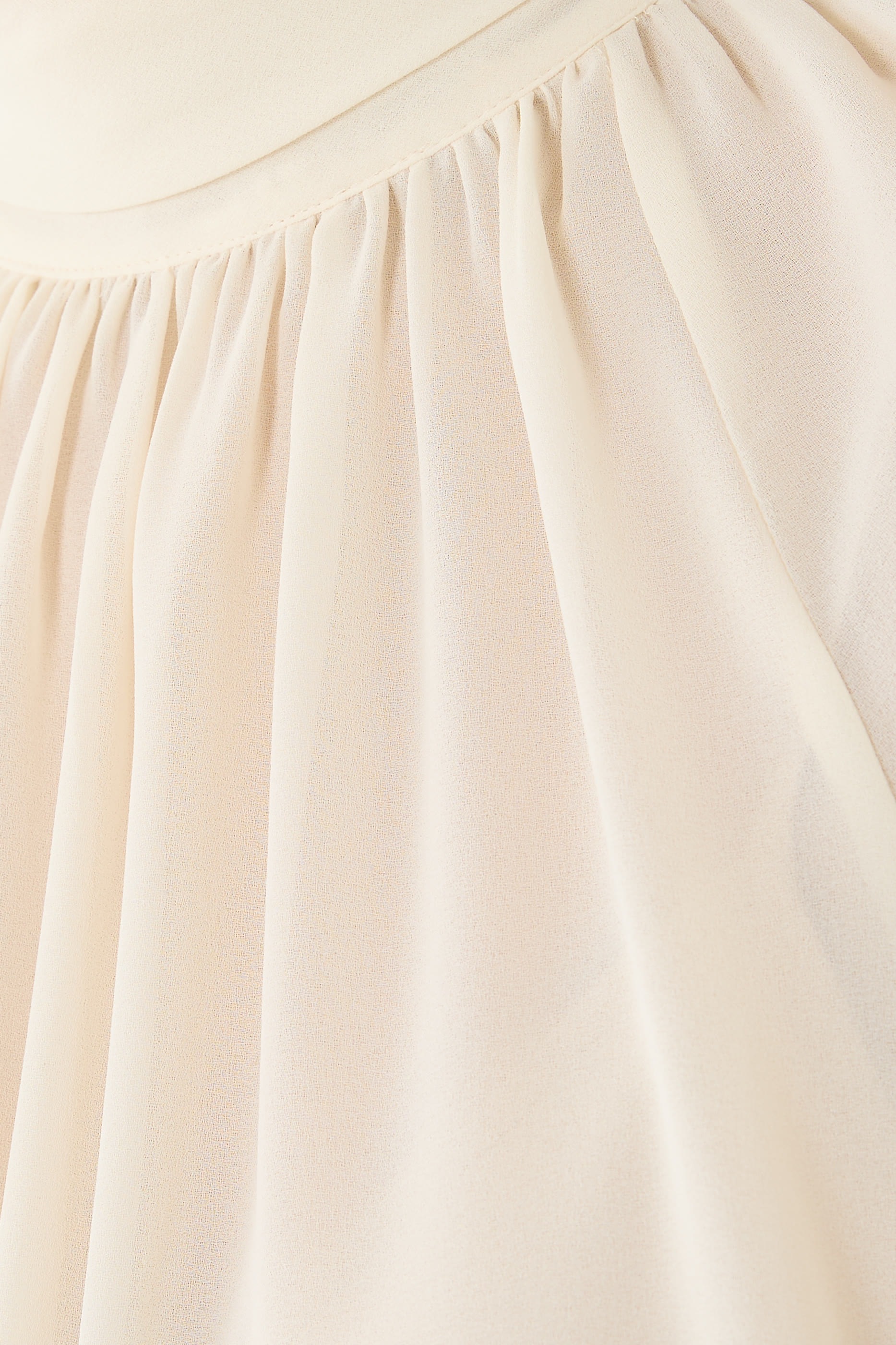 بلوزة بياقة درابيه مجمعة كريب