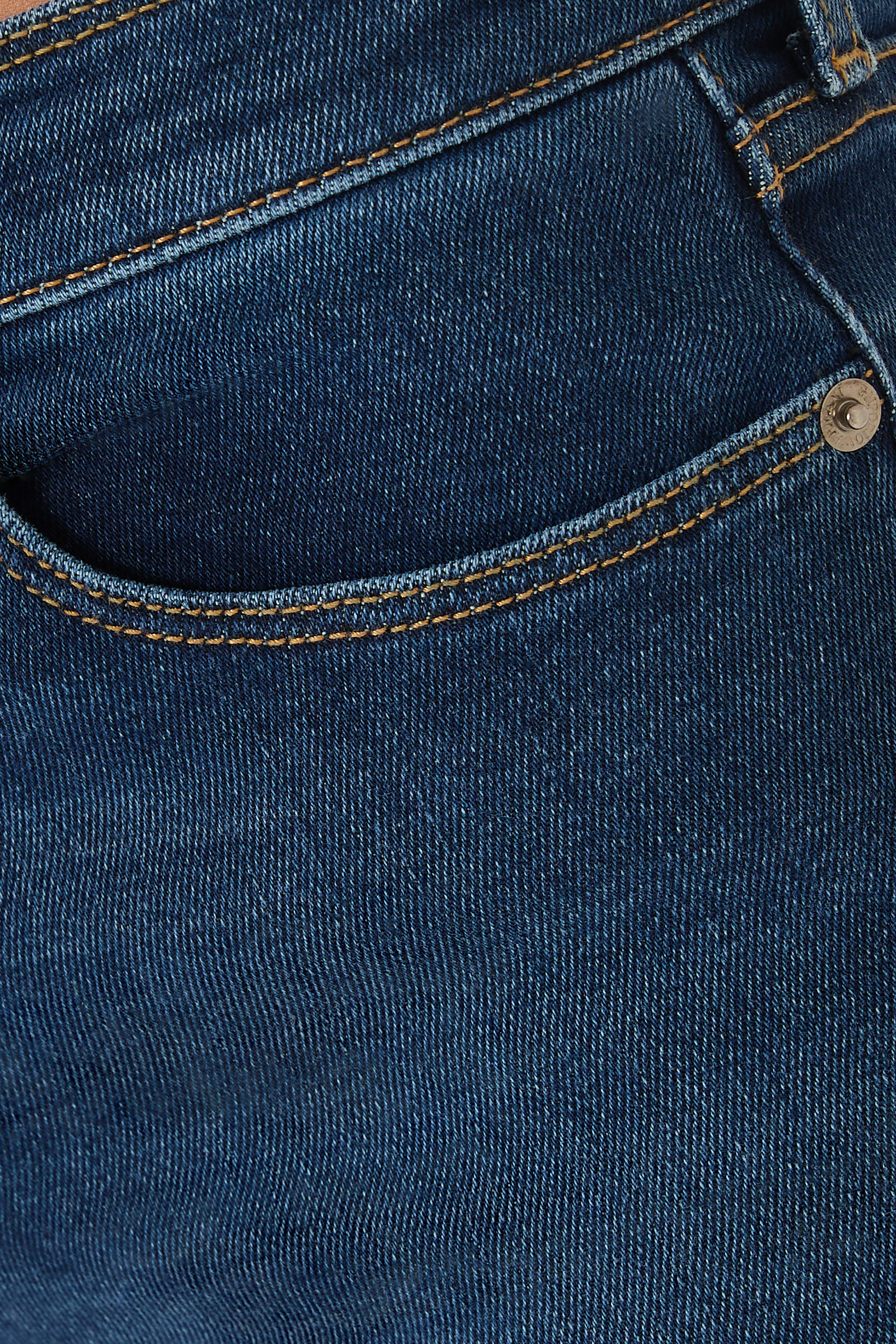 بنطال جينز بقصة ضيقة مطاطي دنيم