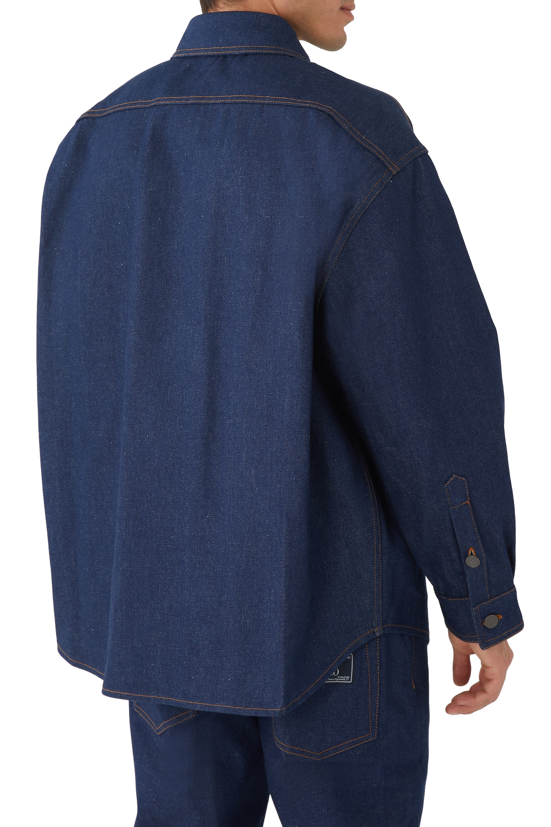 قميص دنيم بشعار الماركة